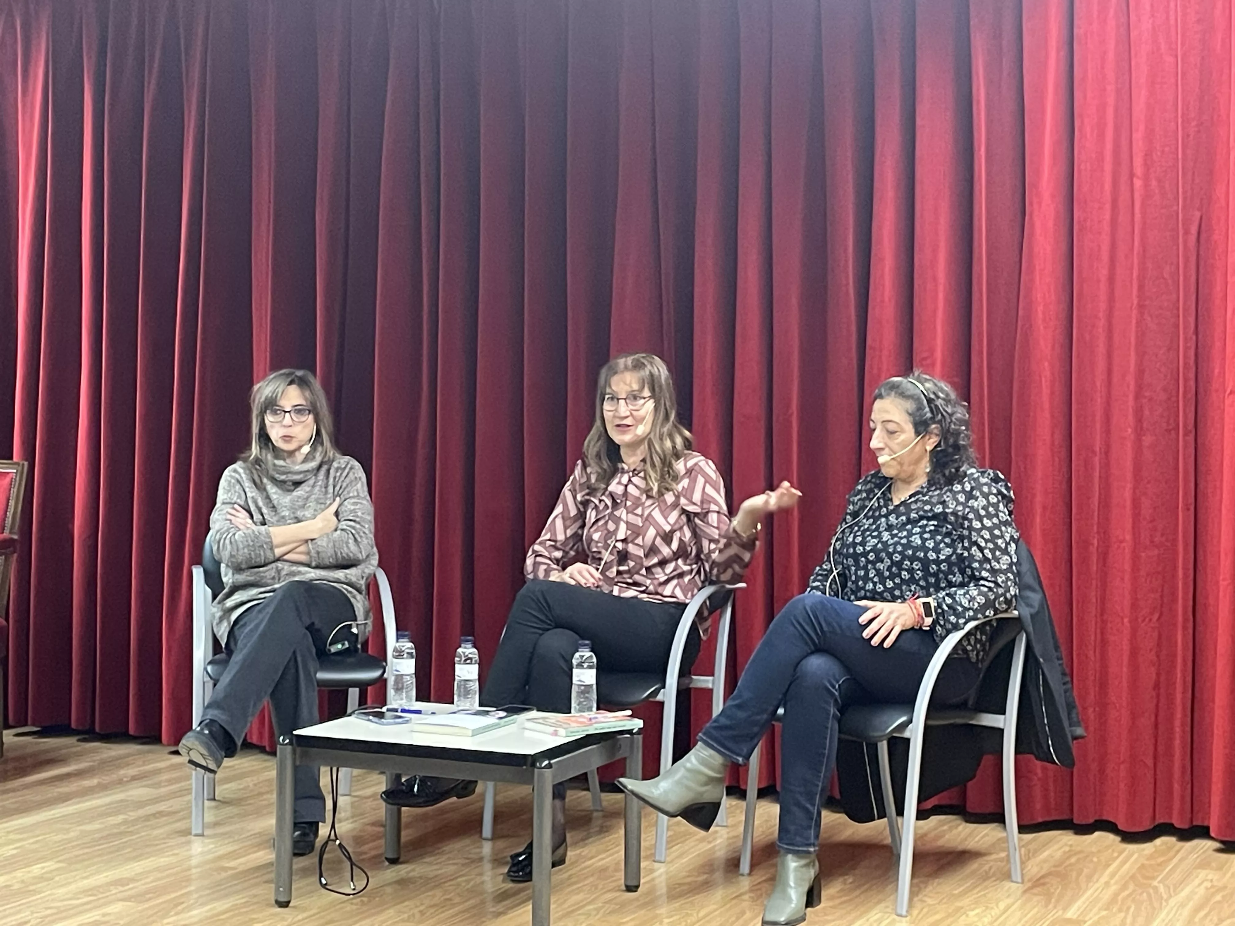 Olga Asensio con María Frisa y Marisol Aznar.