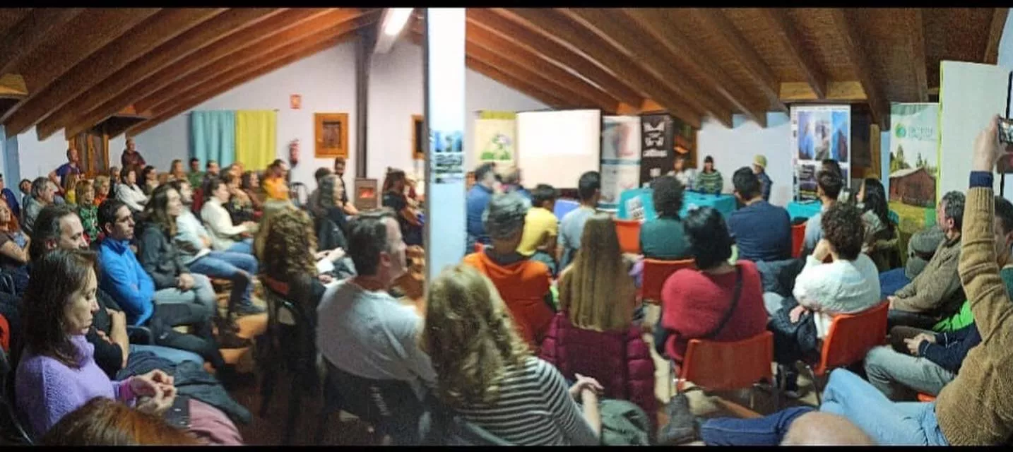 Auditorio lleno para la mesa redonda que cerró Vuela sobre montañas.
