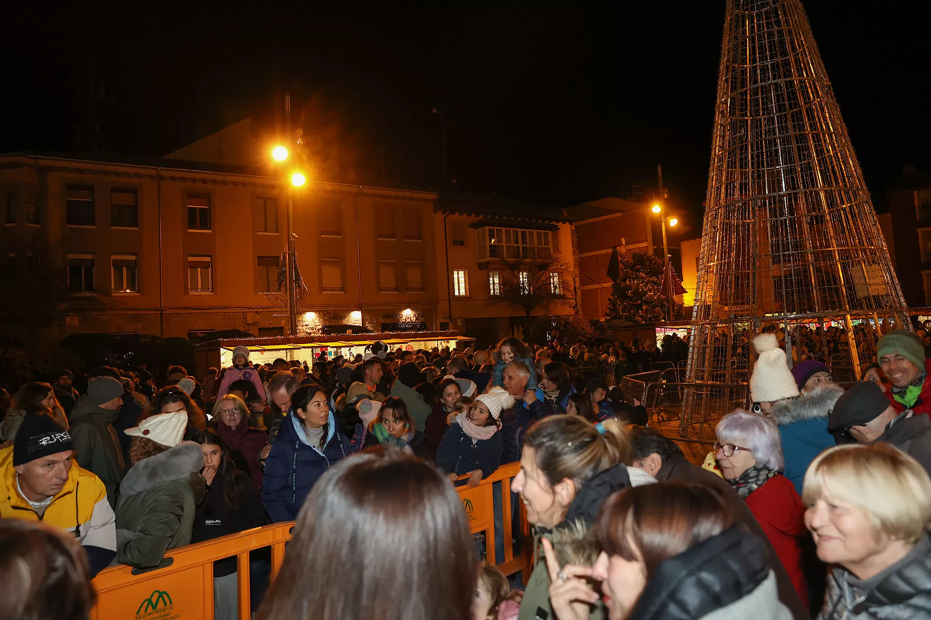 Animado encendido de las luces de Navidad en Jaca. Foto Ayuntamiento de Jaca