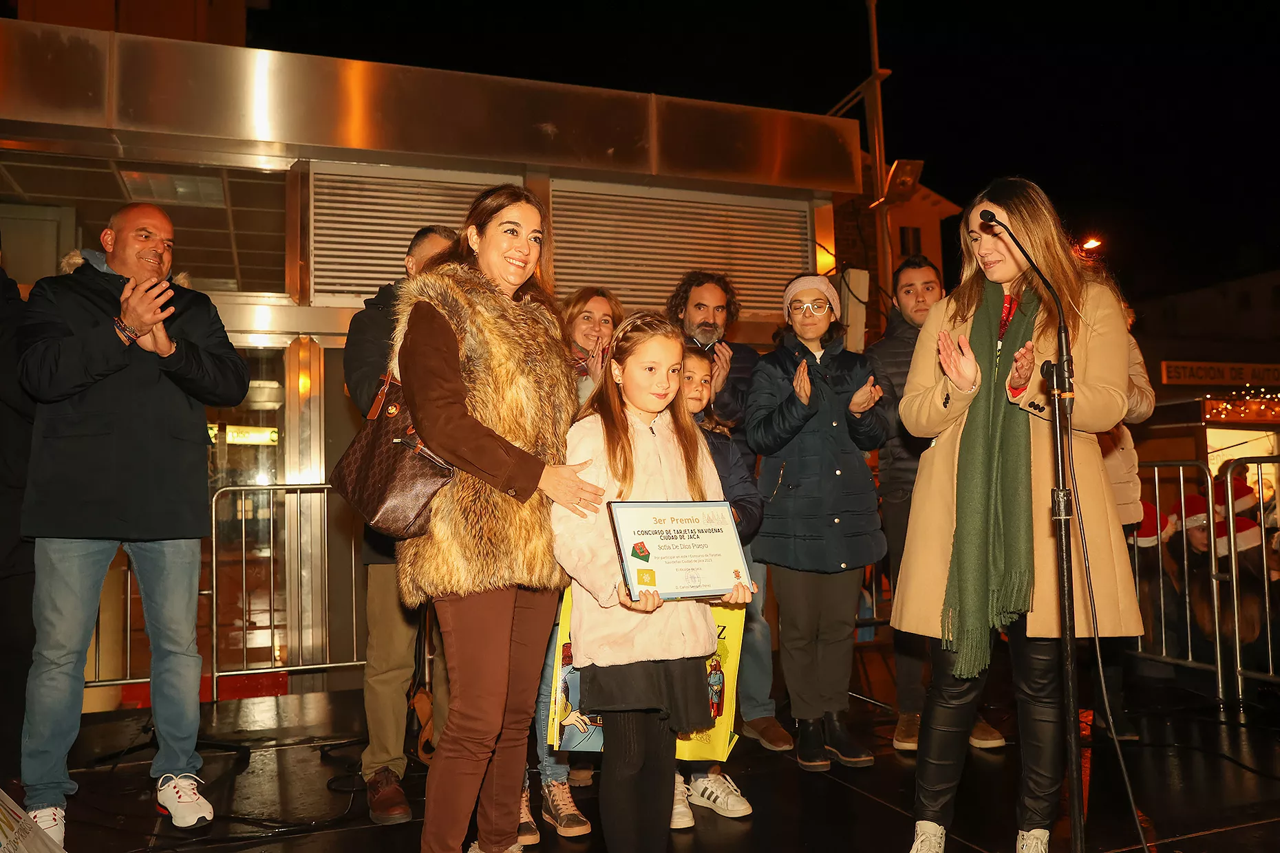 Animado encendido de las luces de Navidad en Jaca. Foto Ayuntamiento de Jaca