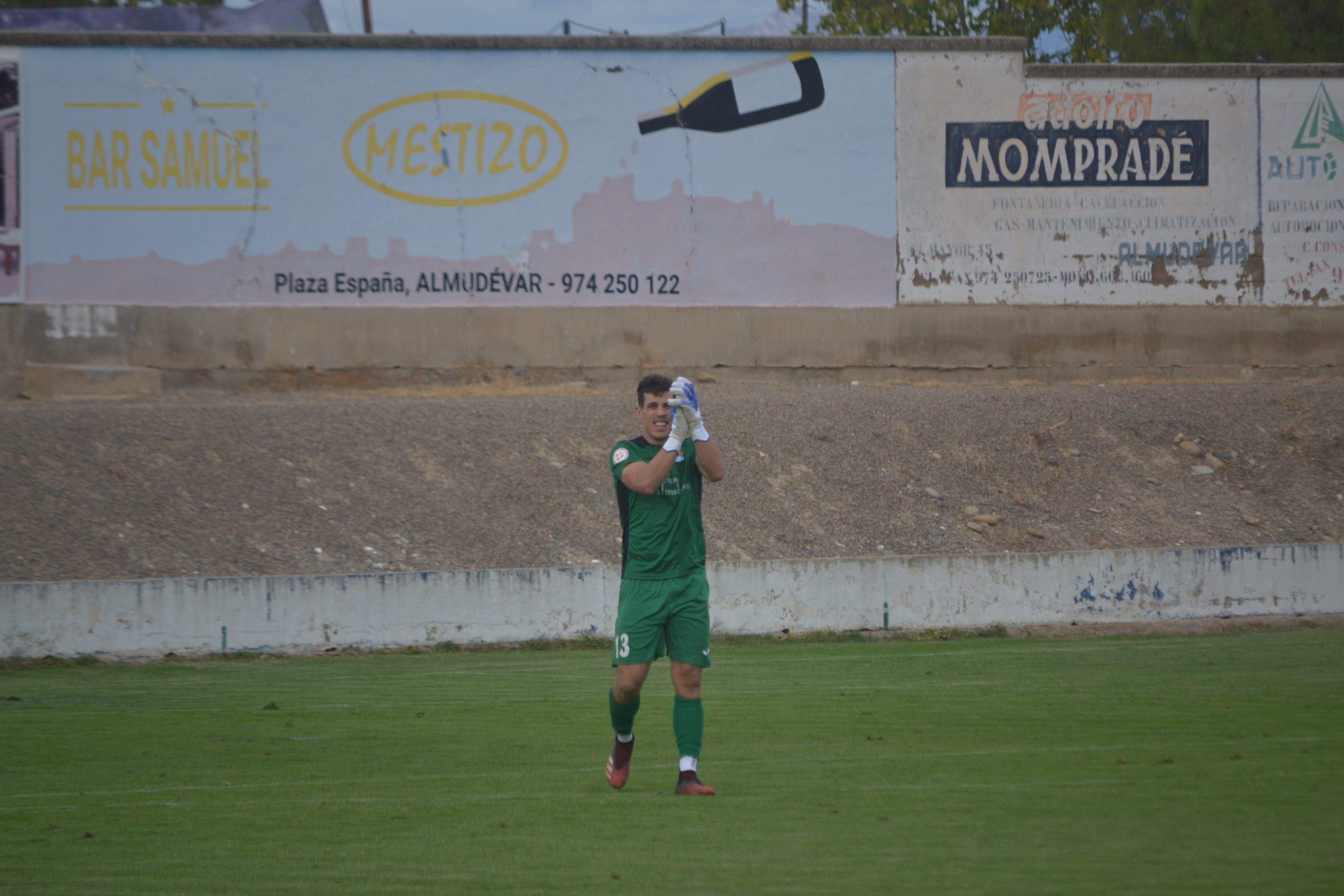 Alfredo Albero durante un partido con el Almudévar. Foto: Raquel Abad
