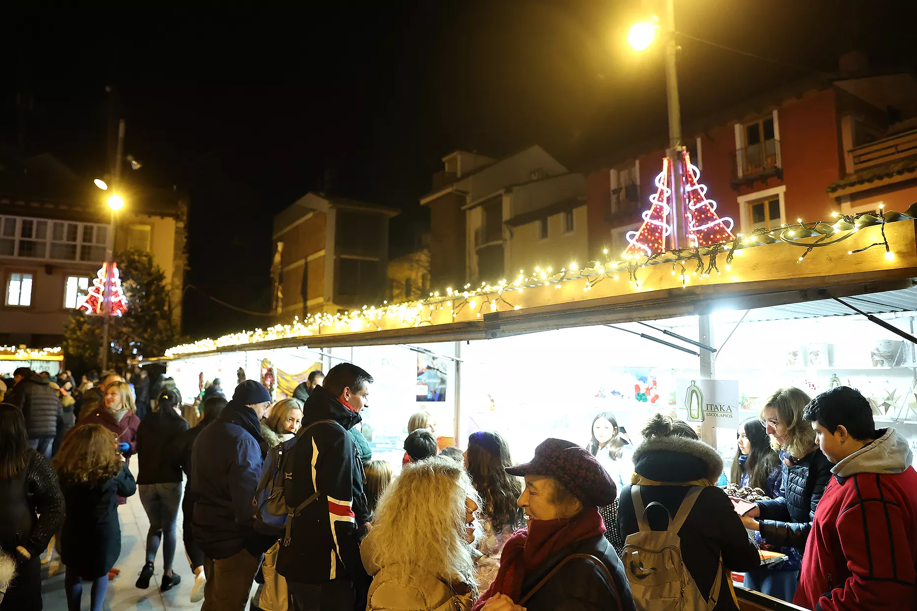 Animado encendido de las luces de Navidad en Jaca. Foto Ayuntamiento de Jaca