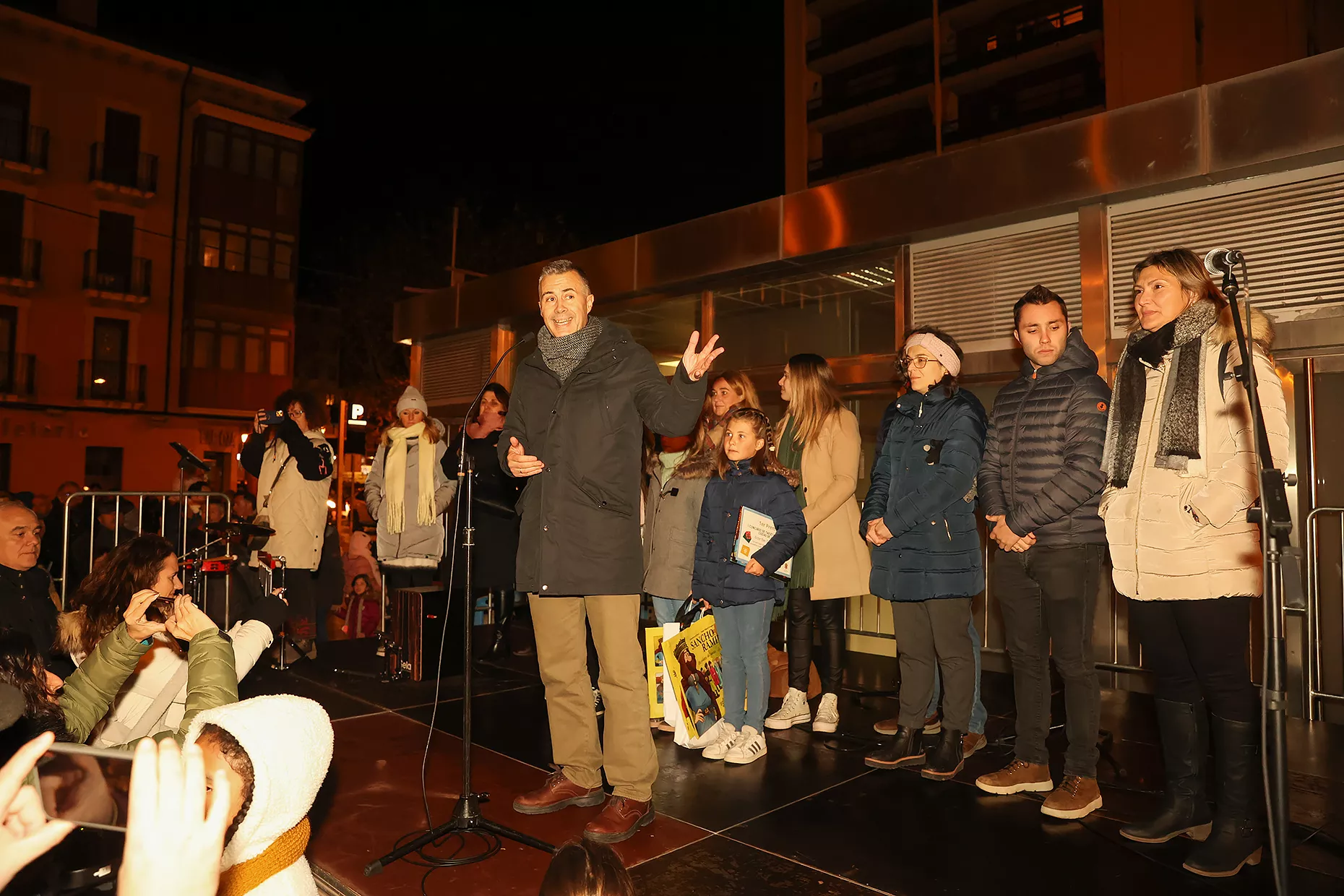 Animado encendido de las luces de Navidad en Jaca. Foto Ayuntamiento de Jaca