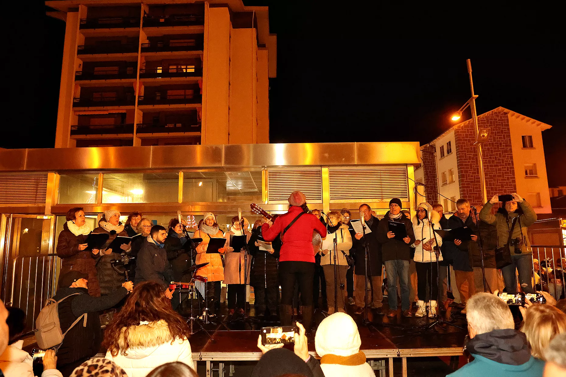 Animado encendido de las luces de Navidad en Jaca. Foto Ayuntamiento de Jaca