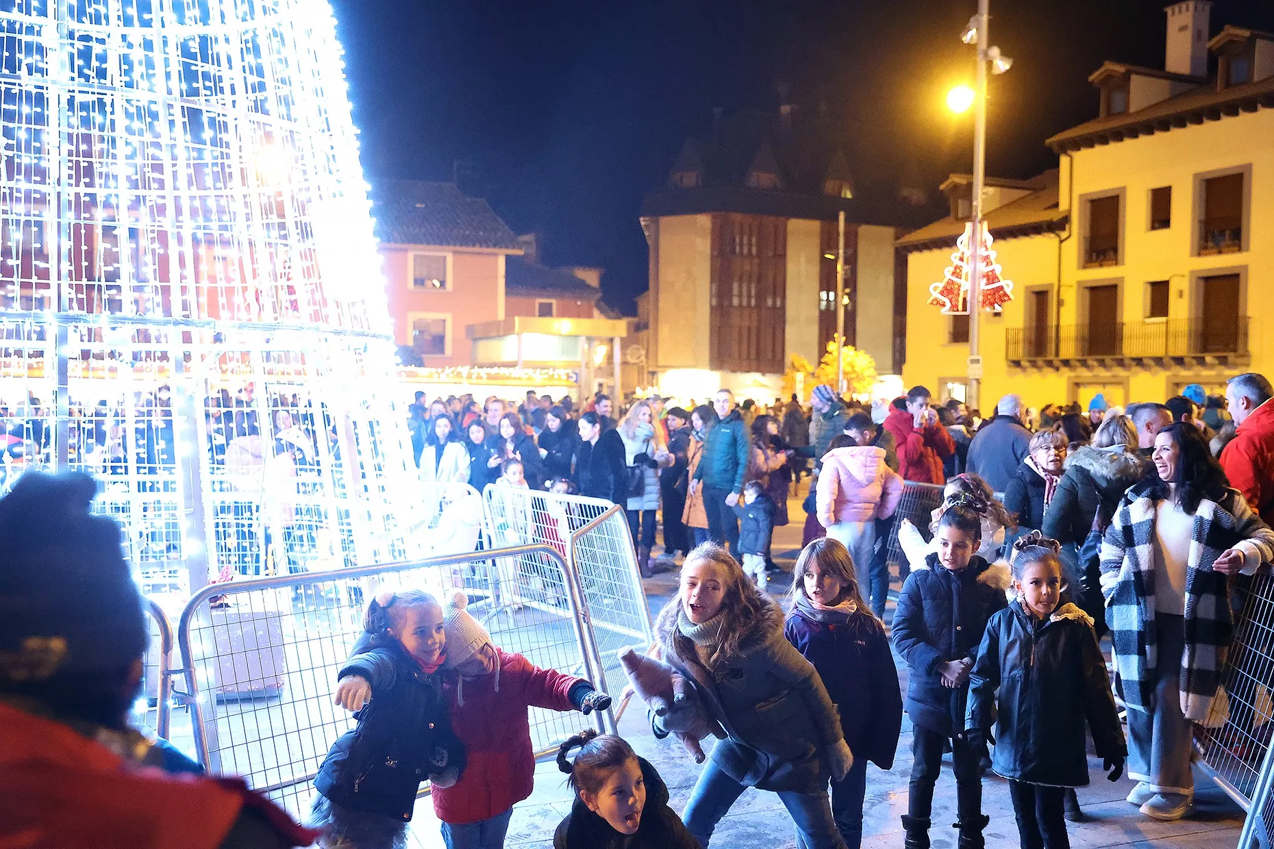 Animado encendido de las luces de Navidad en Jaca. Foto Ayuntamiento de Jaca