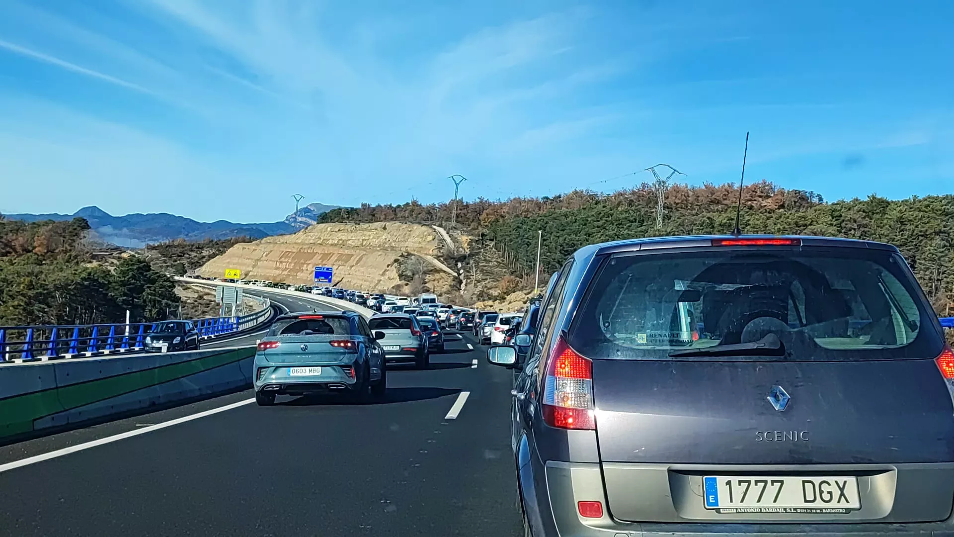 Retenciones en Monrepós en el arranque del puente festivo.