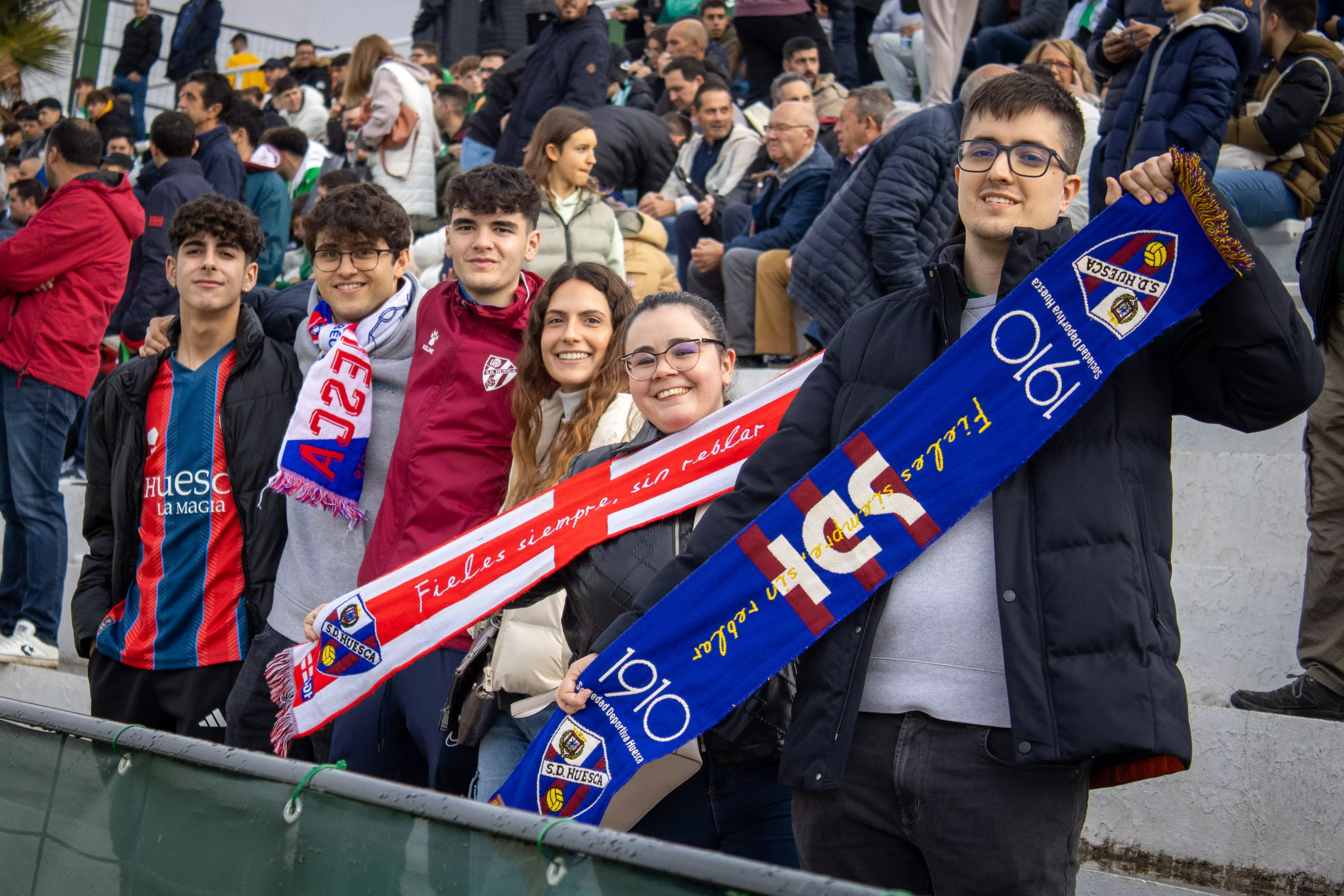 Aficionados del Huesca en Antequera