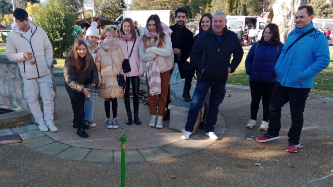 Juegos en Valfonda de Santa Ana, anillas, diario de Huesca Juegos en Valfonda de Santa Ana, anillas, diario de Huesca