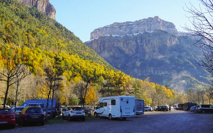 Aparcamiento de la pradera de Ordesa.