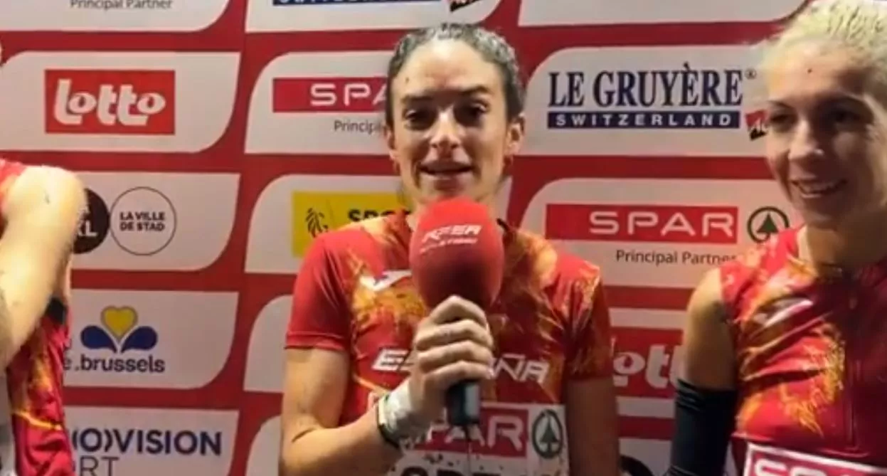 Cristina Espejo, ante los micrófonos de la RFEA