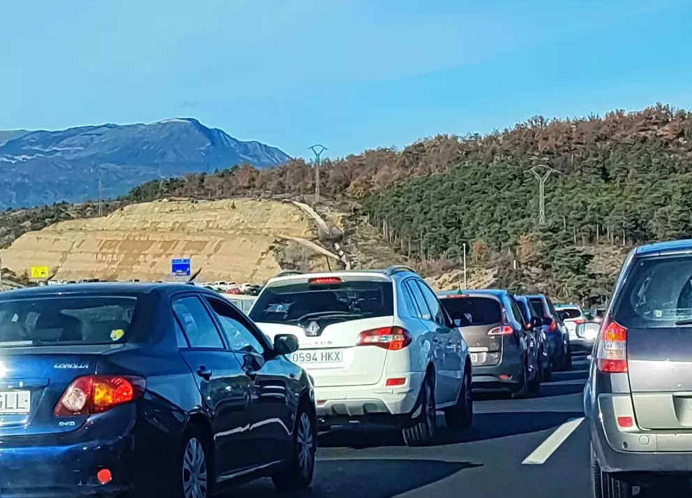 Imagen de retenciones en la salida del puente de la Constitución.