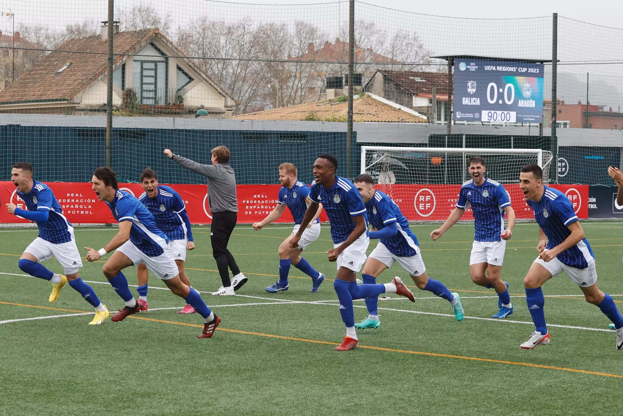 Los jugadores de la selección aragonesa celebran el pase a la siguiente fase.