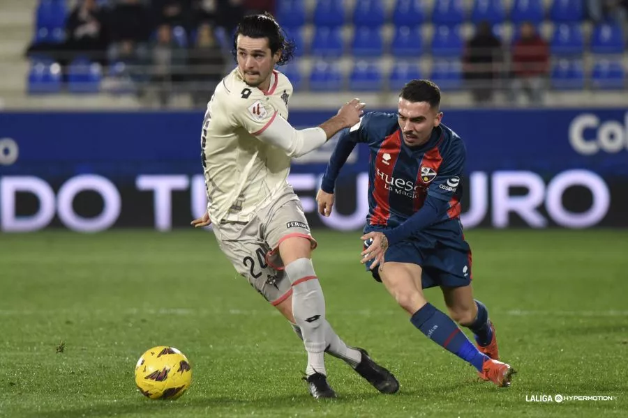 Joaquín, incisivo. Los jugadores del Huesca, a buen nivel