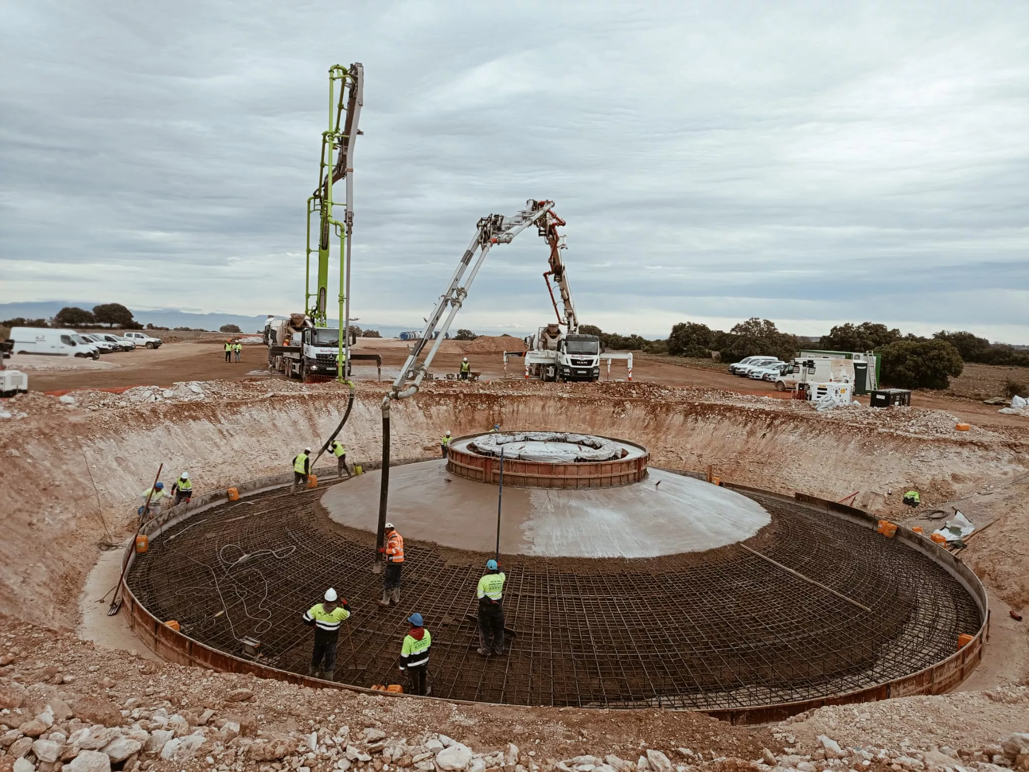 Obras de uno de los parques eólicos en el municipio de Peralta de Alcofea.