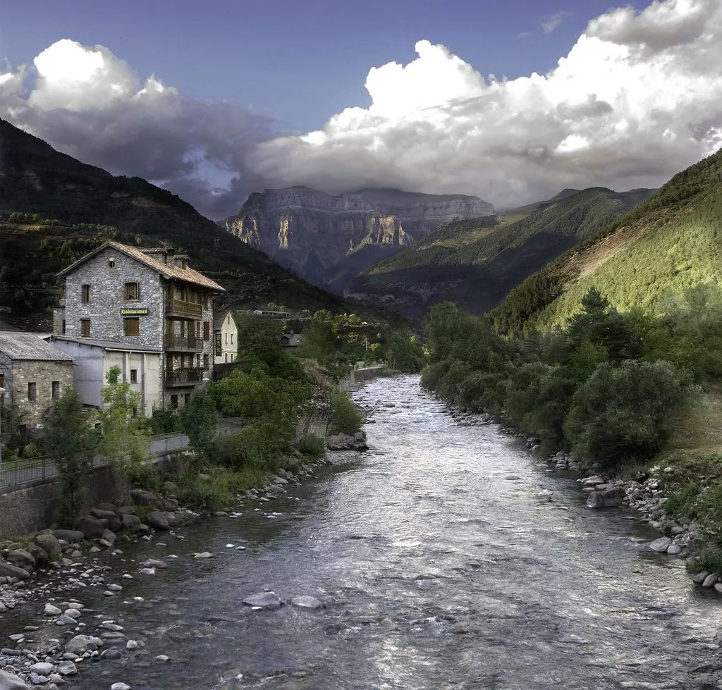 Imagen de Broto. Foto Enrique Pellejer Larrauri Imagen de Broto. Foto Enrique Pellejer Larrauri