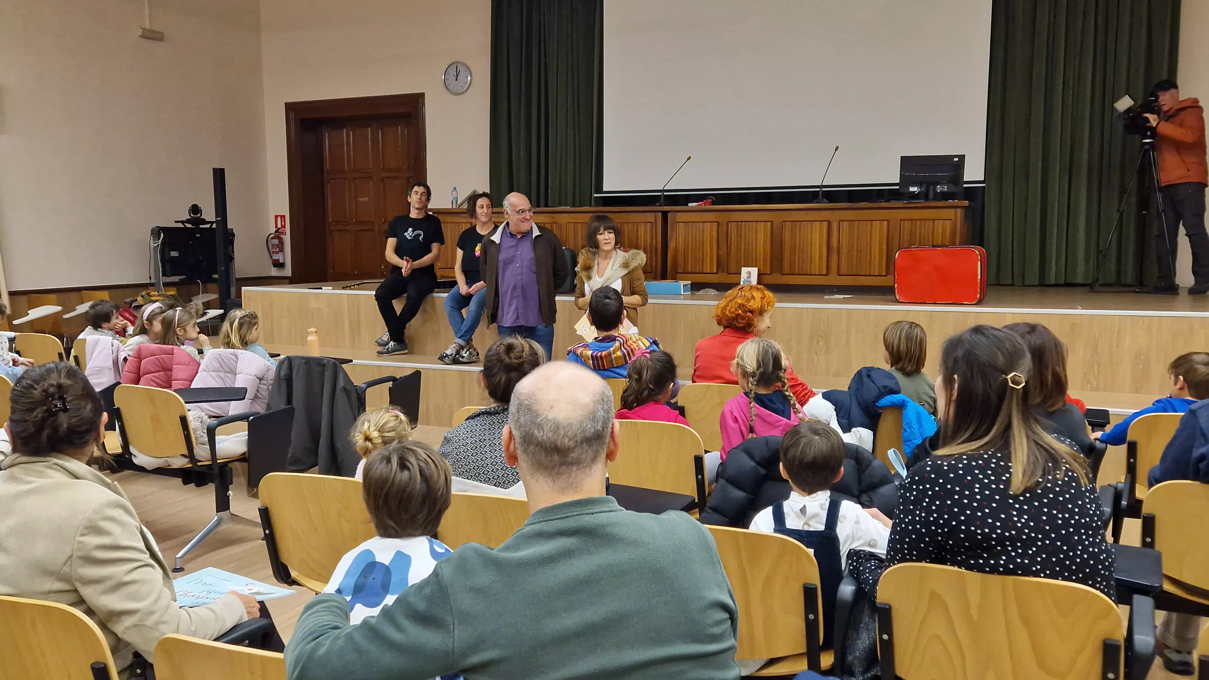 Presentación del libro de los Chorpatélicos de los Titiriteros de Binéfar. Foto Myriam Martínez 