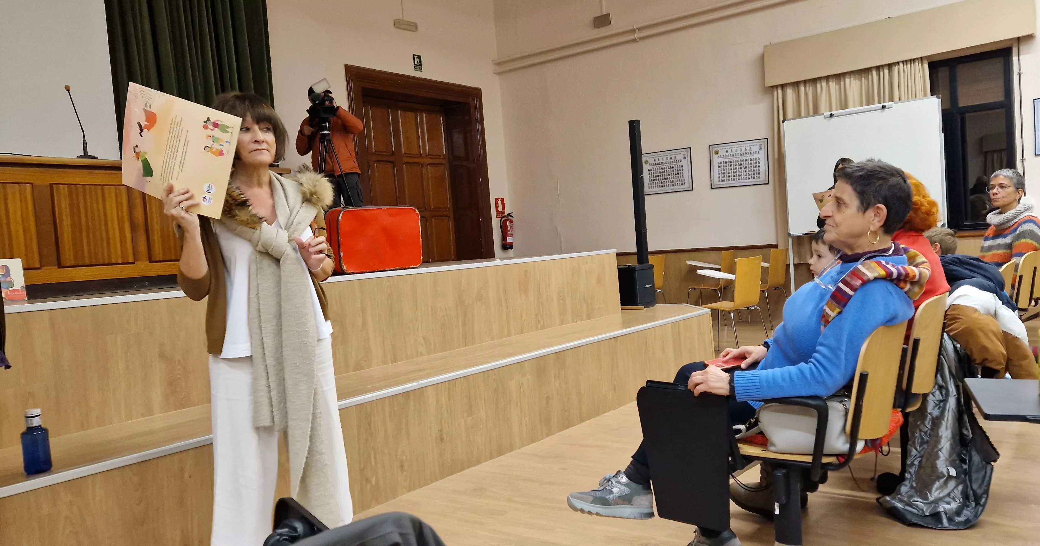 Presentación del libro de los Chorpatélicos de los Titiriteros de Binéfar. Foto Myriam Martínez 