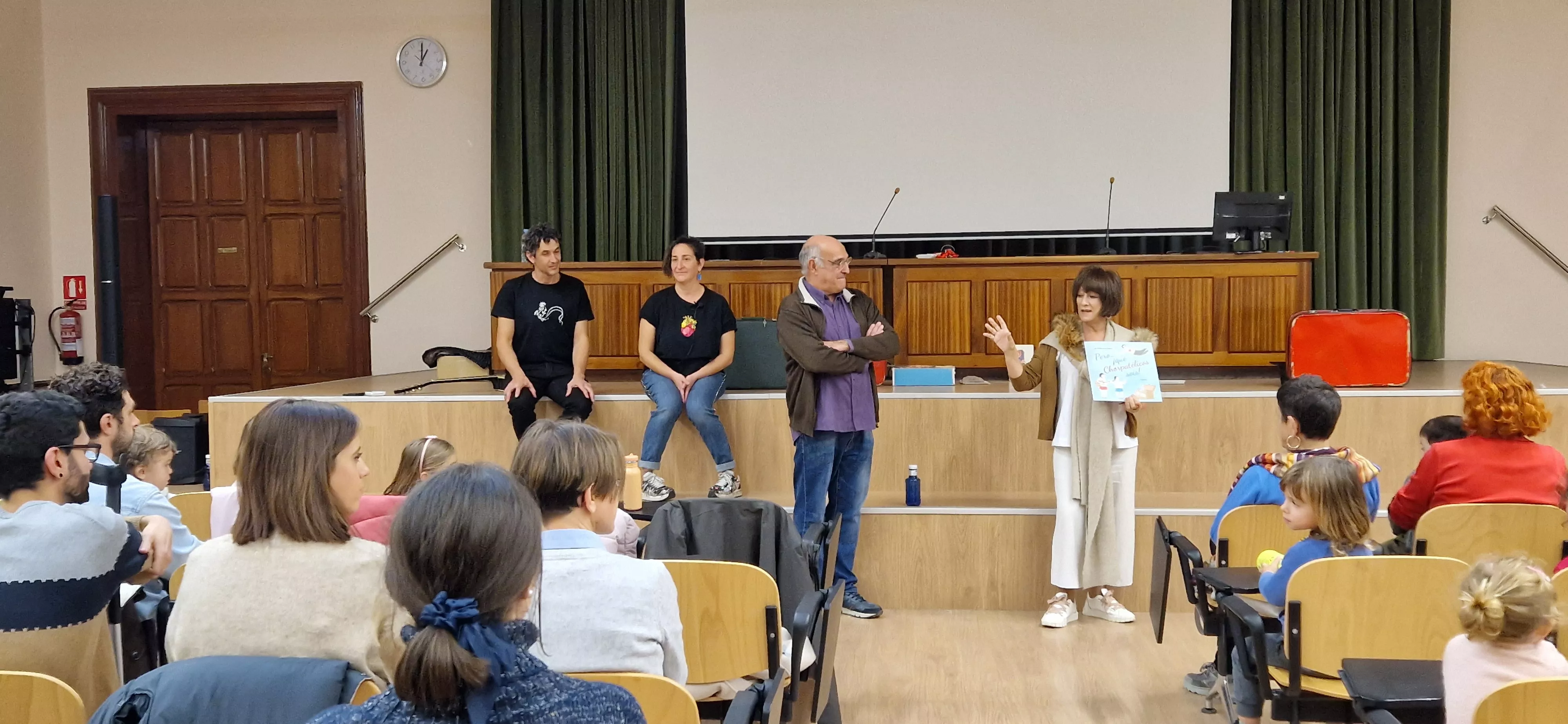 Presentación del libro de los Chorpatélicos de los Titiriteros de Binéfar. Foto Myriam Martínez 