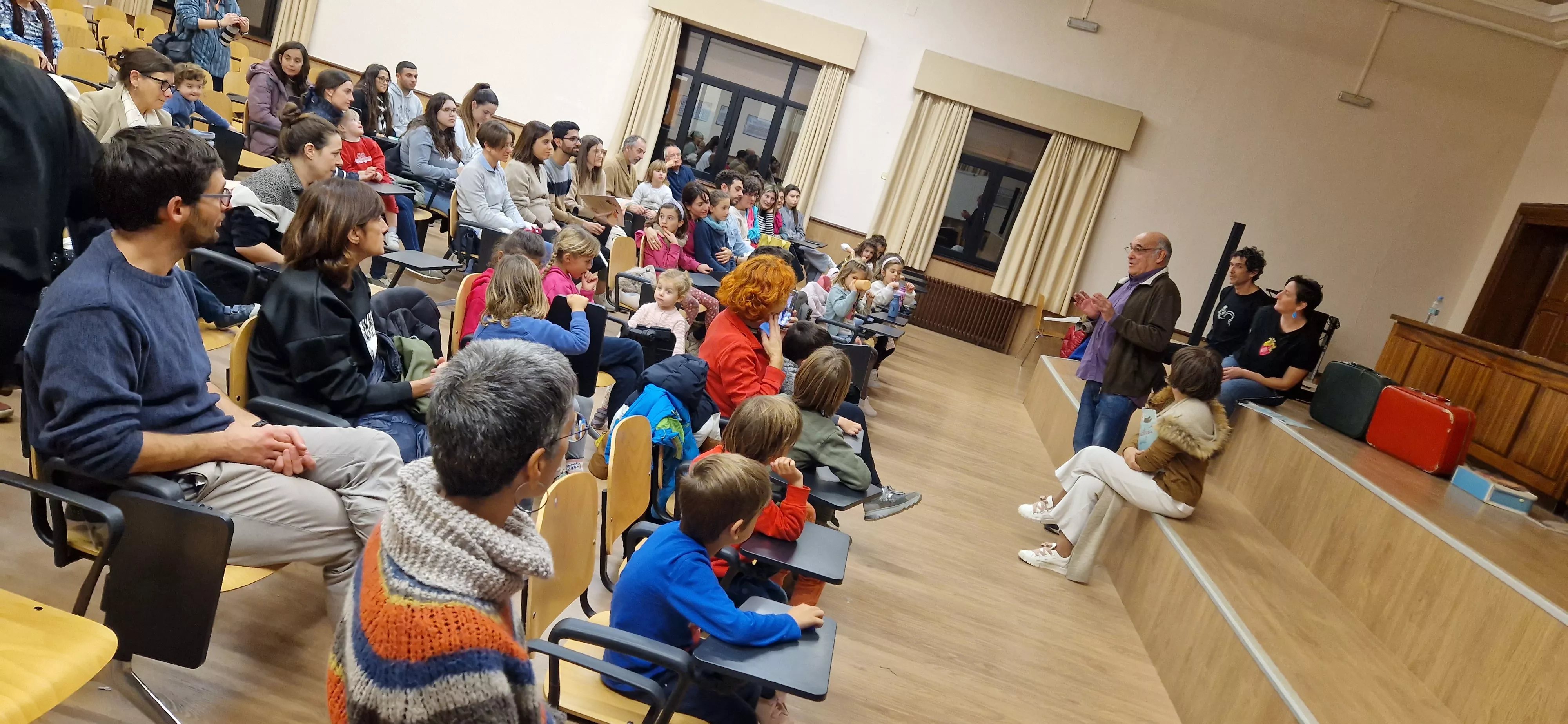 Presentación del libro de los Chorpatélicos de los Titiriteros de Binéfar. Foto Myriam Martínez 