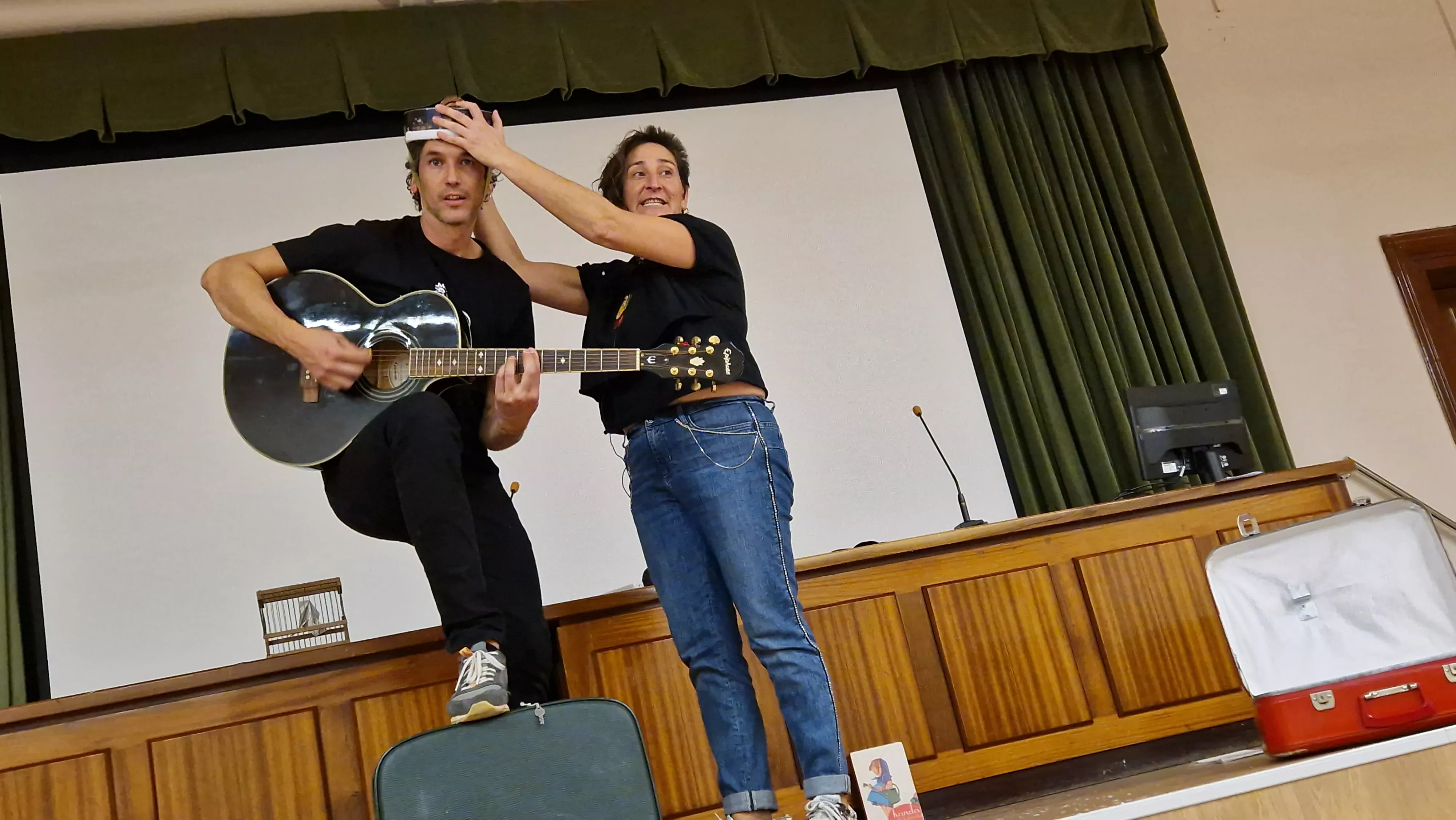 Presentación del libro de los Chorpatélicos de los Titiriteros de Binéfar. Foto Myriam Martínez 