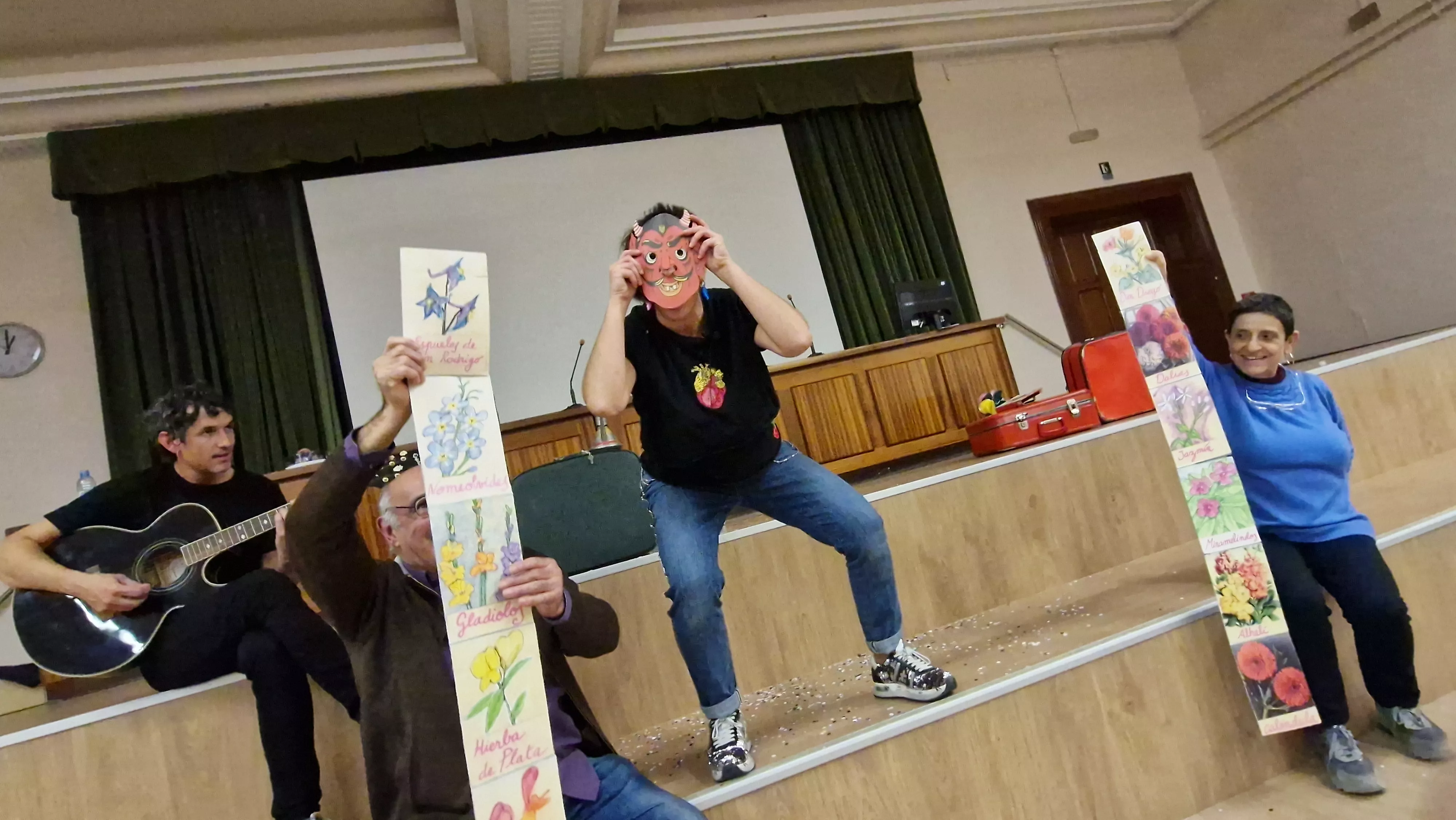 Presentación del libro de los Chorpatélicos de los Titiriteros de Binéfar. Foto Myriam Martínez 