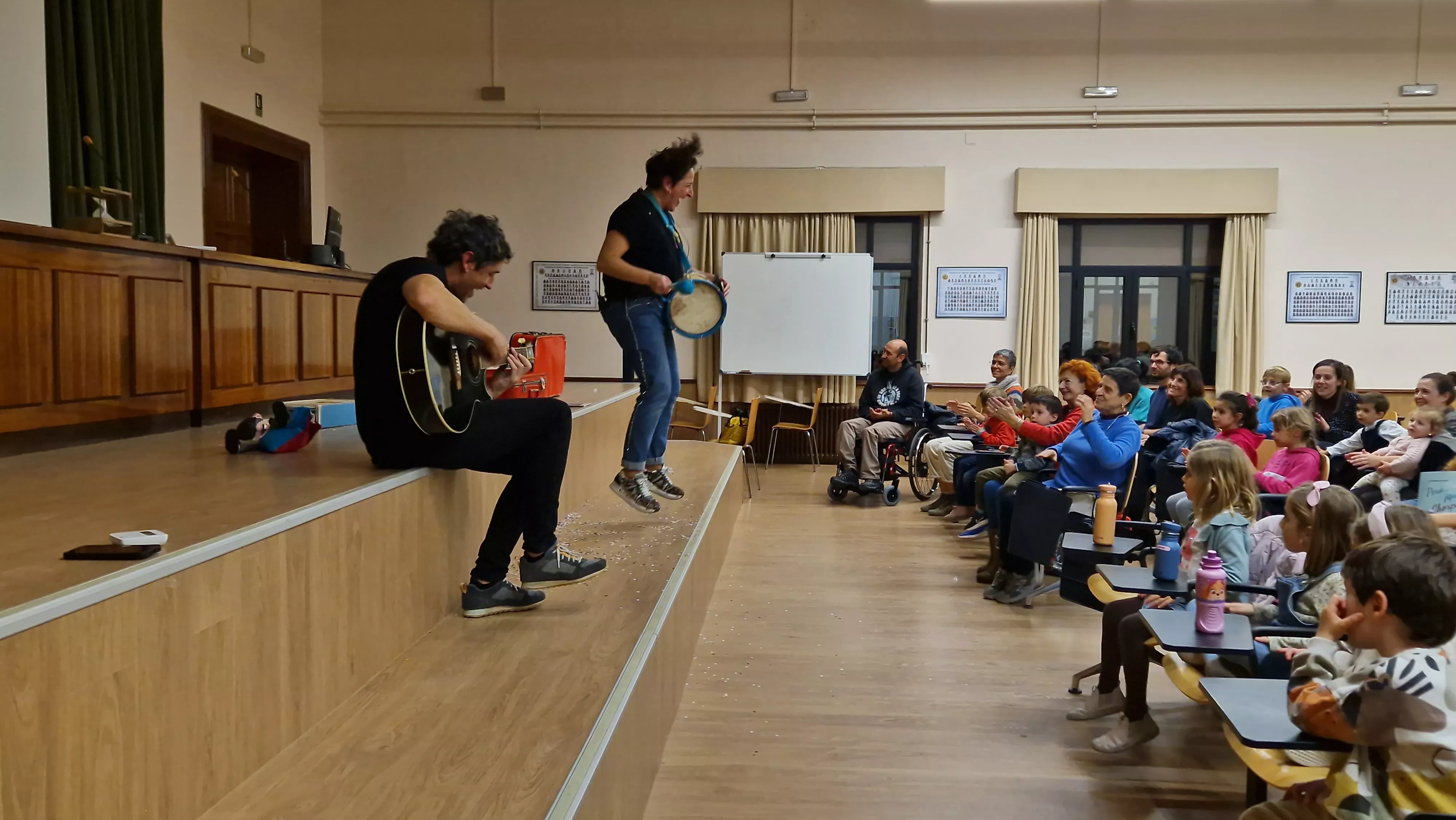 Presentación del libro de los Chorpatélicos de los Titiriteros de Binéfar. Foto Myriam Martínez