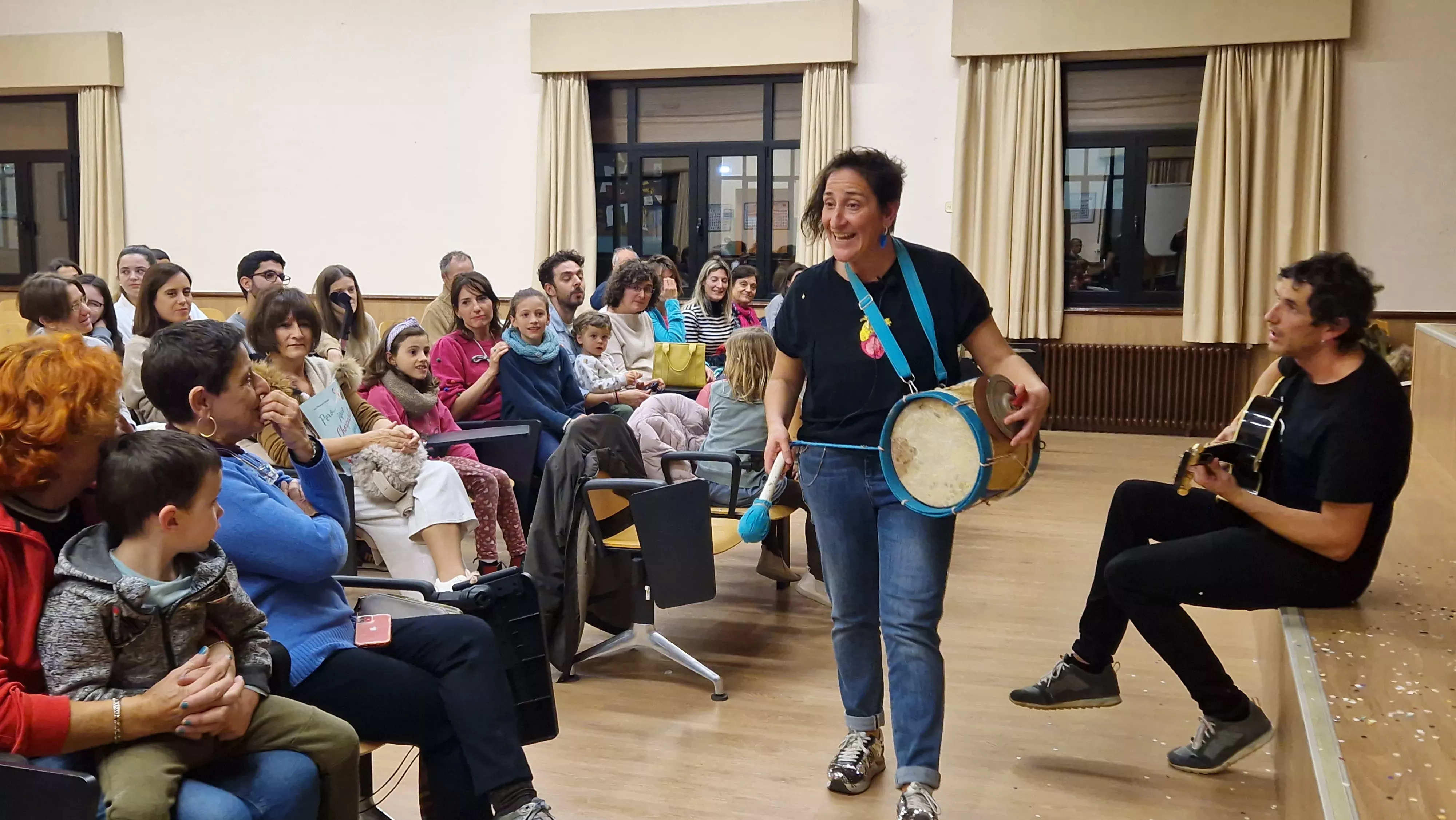 Presentación del libro de los Chorpatélicos de los Titiriteros de Binéfar. Foto Myriam Martínez