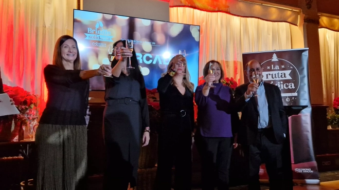 Brindis Solidario del Comercio de Huesca. Foto Myriam Martínez Brindis Solidario del Comercio de Huesca. Foto Myriam Martínez