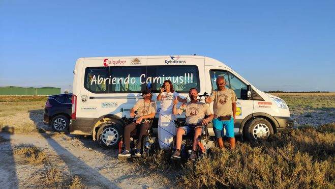 Los integrantes de Caminus con Isabel Gemio. Los integrantes de Caminus con Isabel Gemio.