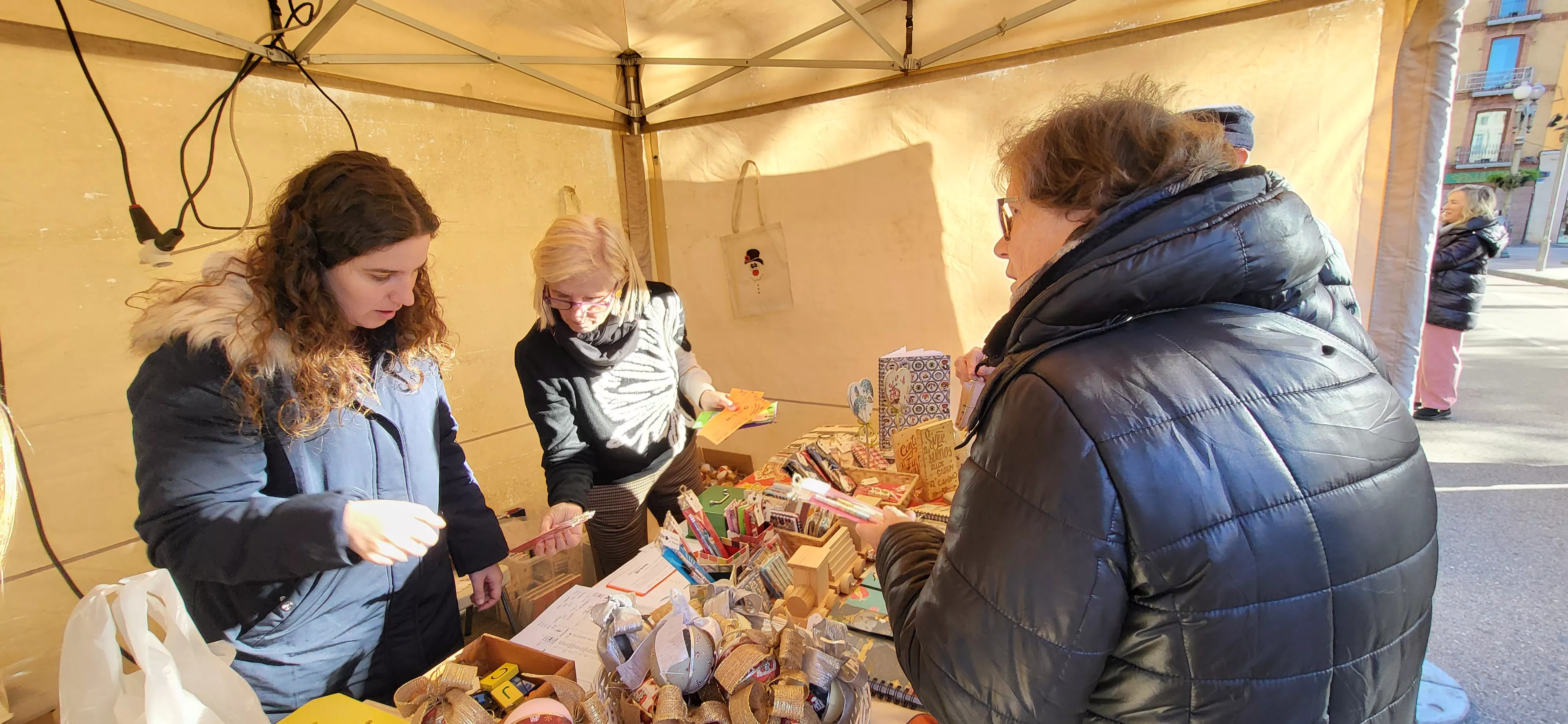 Mercado Solidario de Navidad en Huesca. Foto Mercedes Manterola