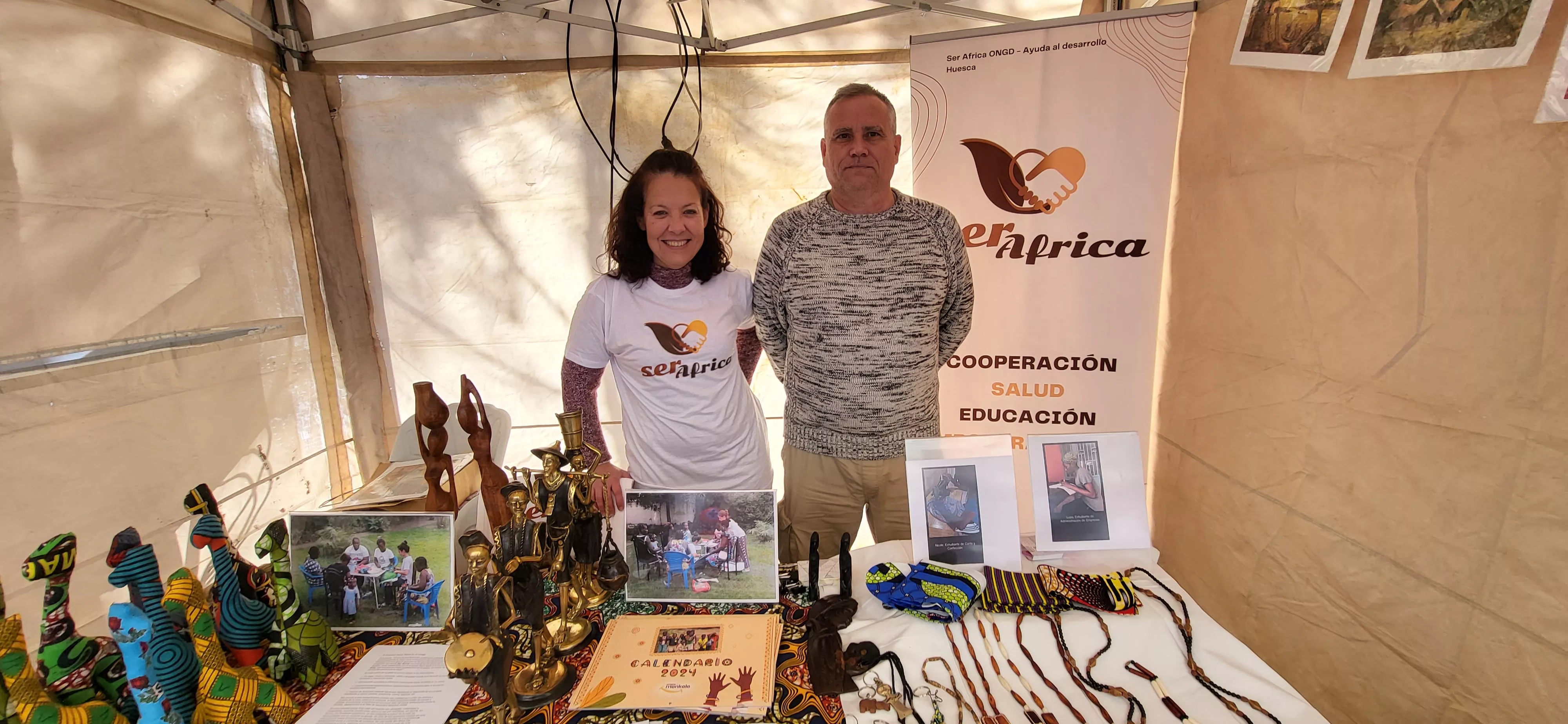 Mercado Solidario de Navidad en Huesca. Foto Mercedes Manterola