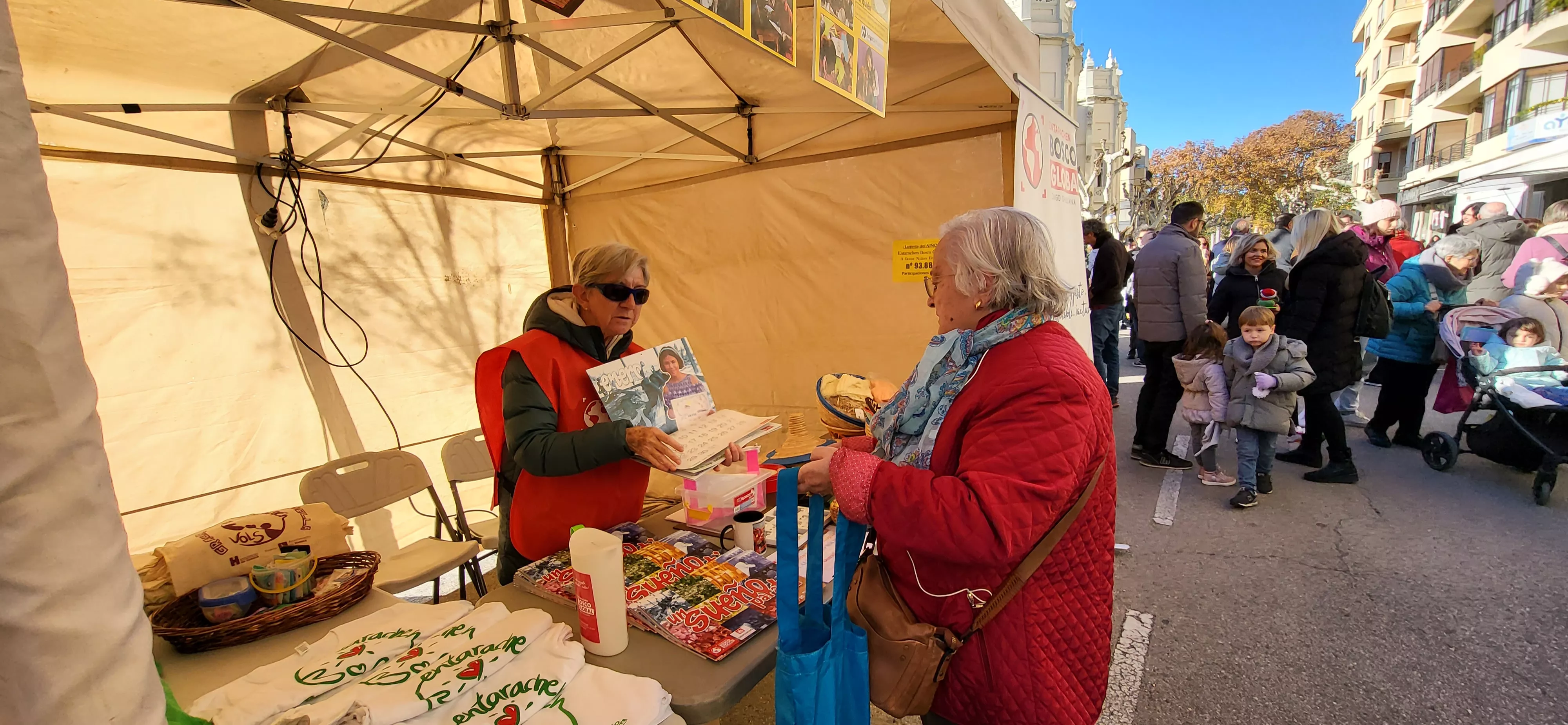 Mercado Solidario de Navidad en Huesca. Foto Mercedes Manterola