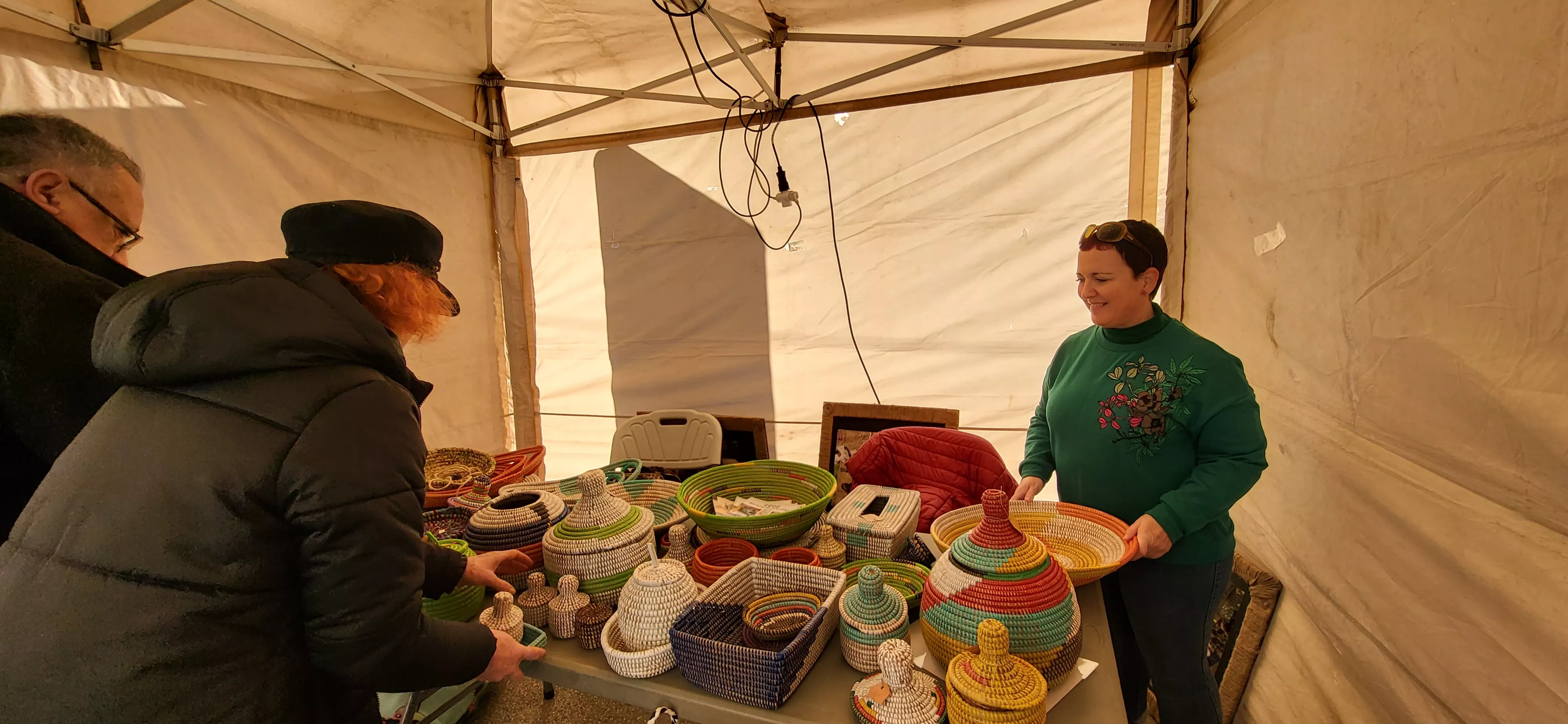 Mercado Solidario de Navidad en Huesca. Foto Mercedes Manterola