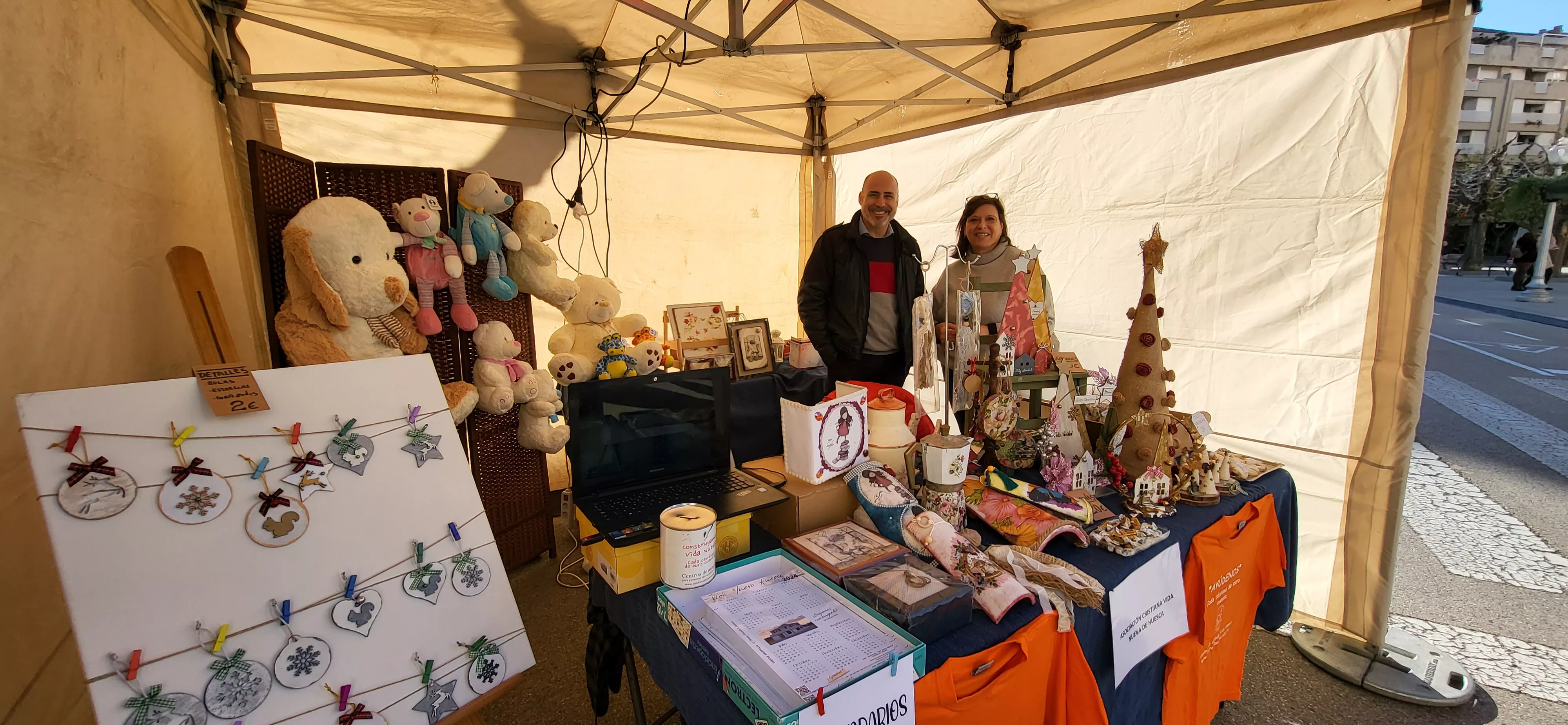 Mercado Solidario de Navidad en Huesca. Foto Mercedes Manterola