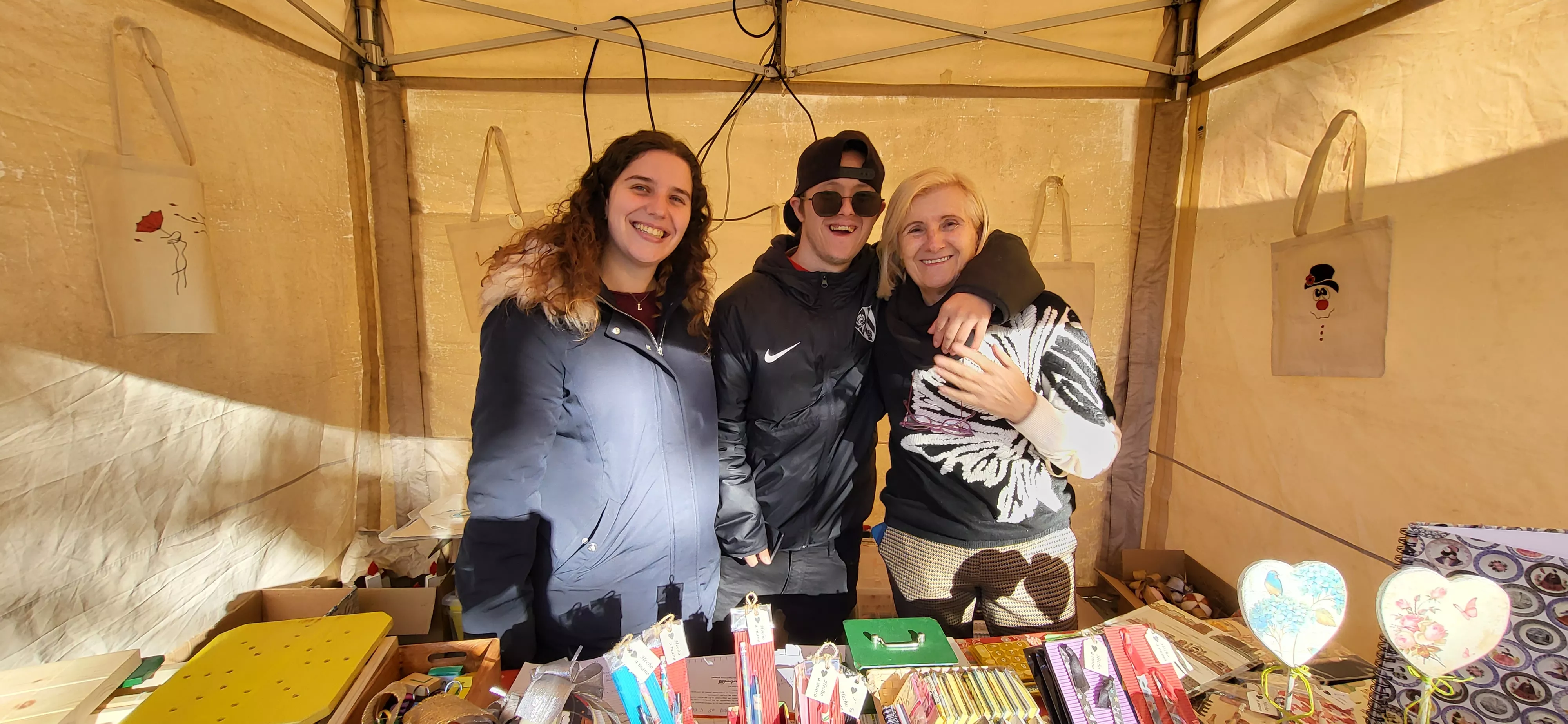 Mercado Solidario de Navidad en Huesca. Foto Mercedes Manterola