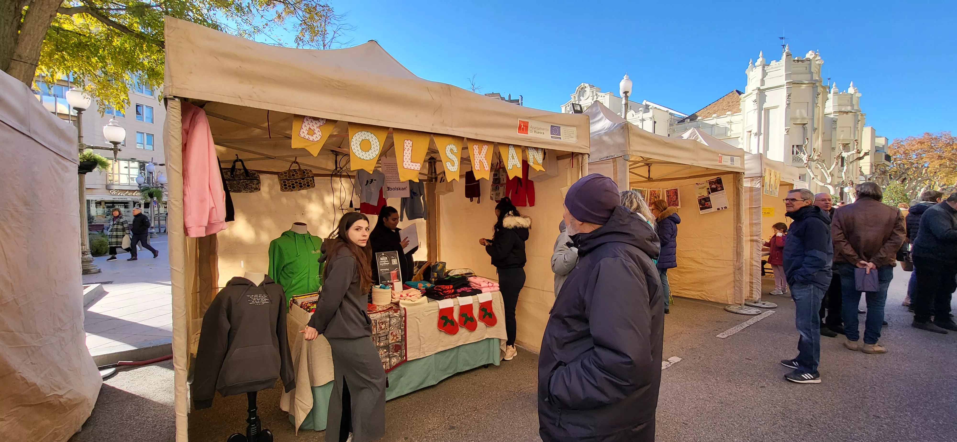 Mercado Solidario de Navidad en Huesca. Foto Mercedes Manterola