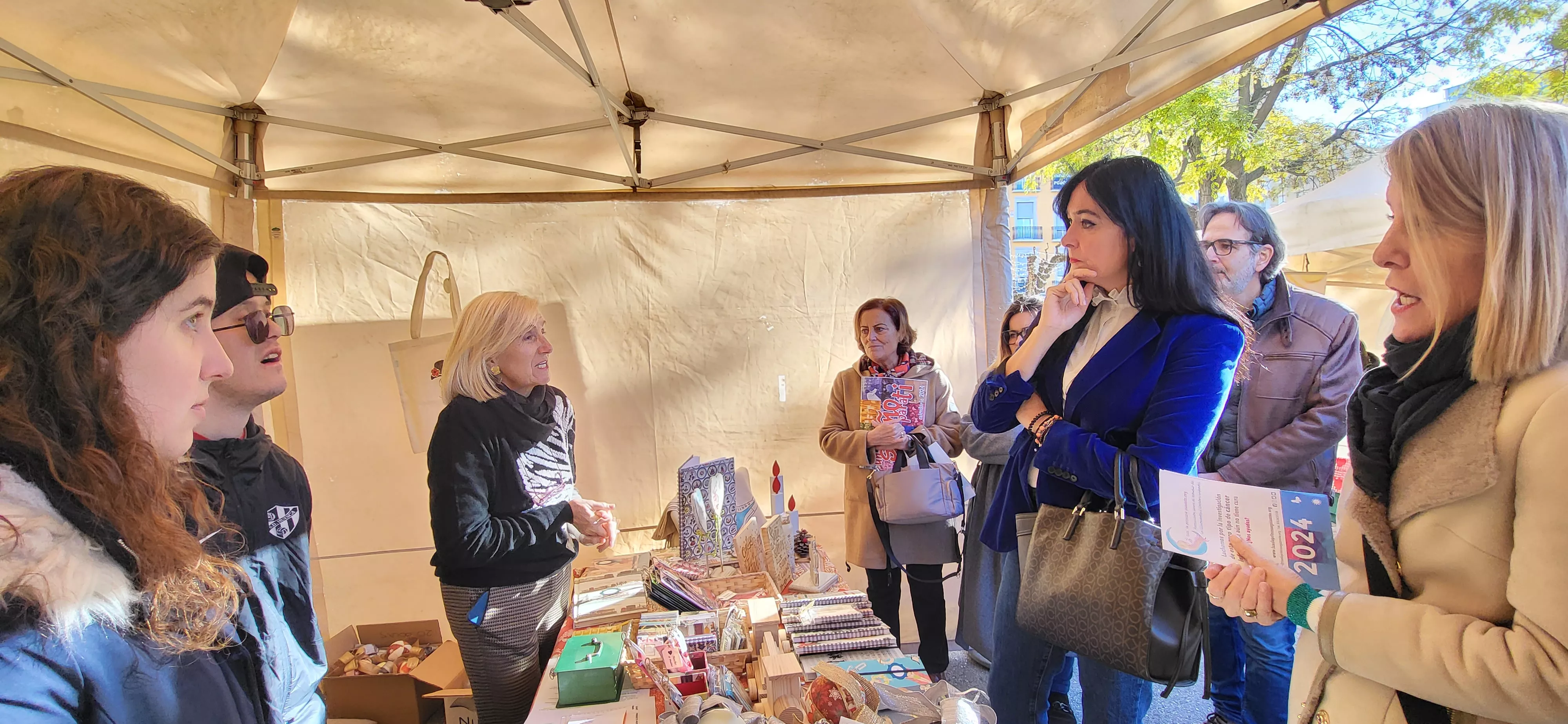 Mercado Solidario de Navidad en Huesca. Foto Mercedes Manterola
