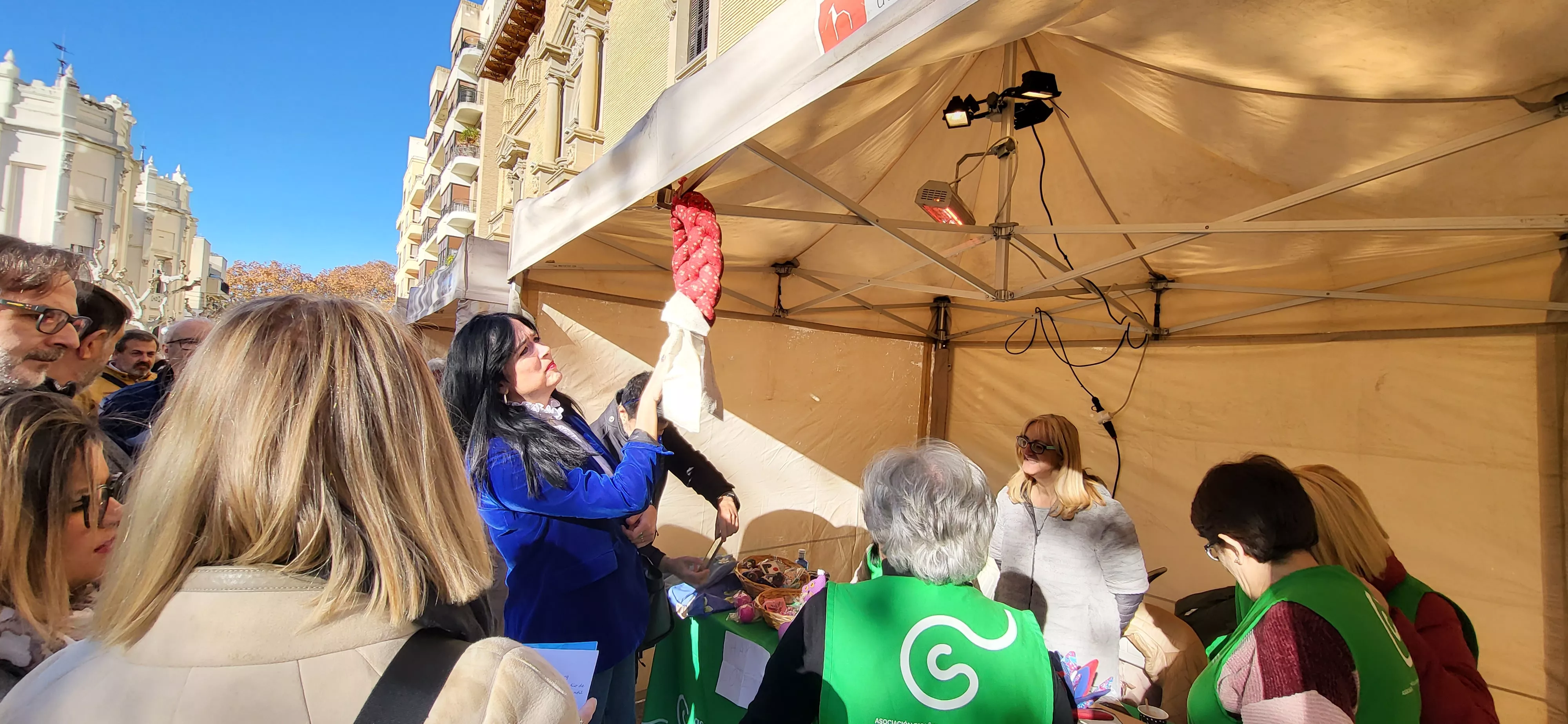 Mercado Solidario de Navidad en Huesca. Foto Mercedes Manterola