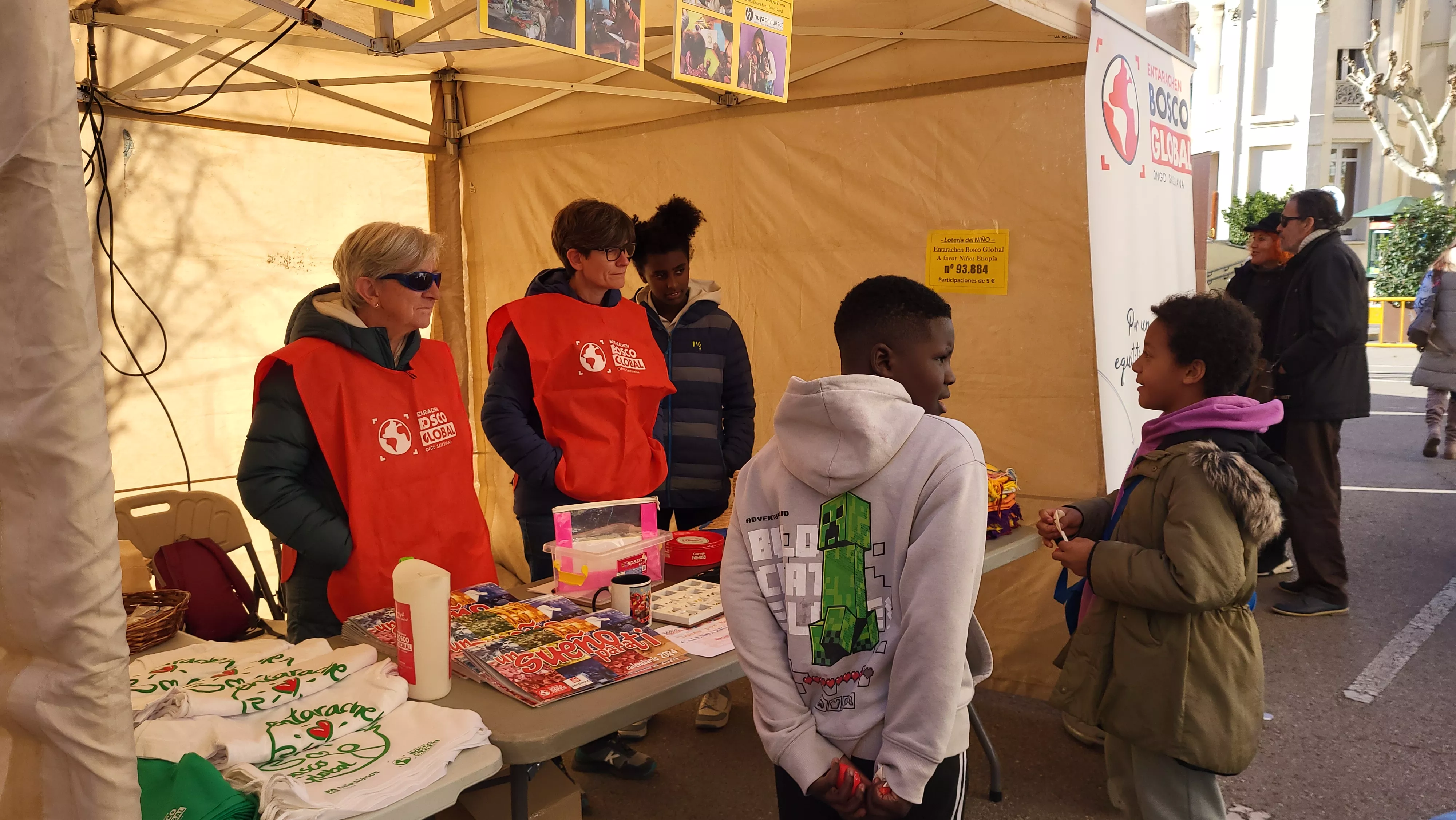 Mercado Solidario de Navidad en Huesca. Foto Mercedes Manterola