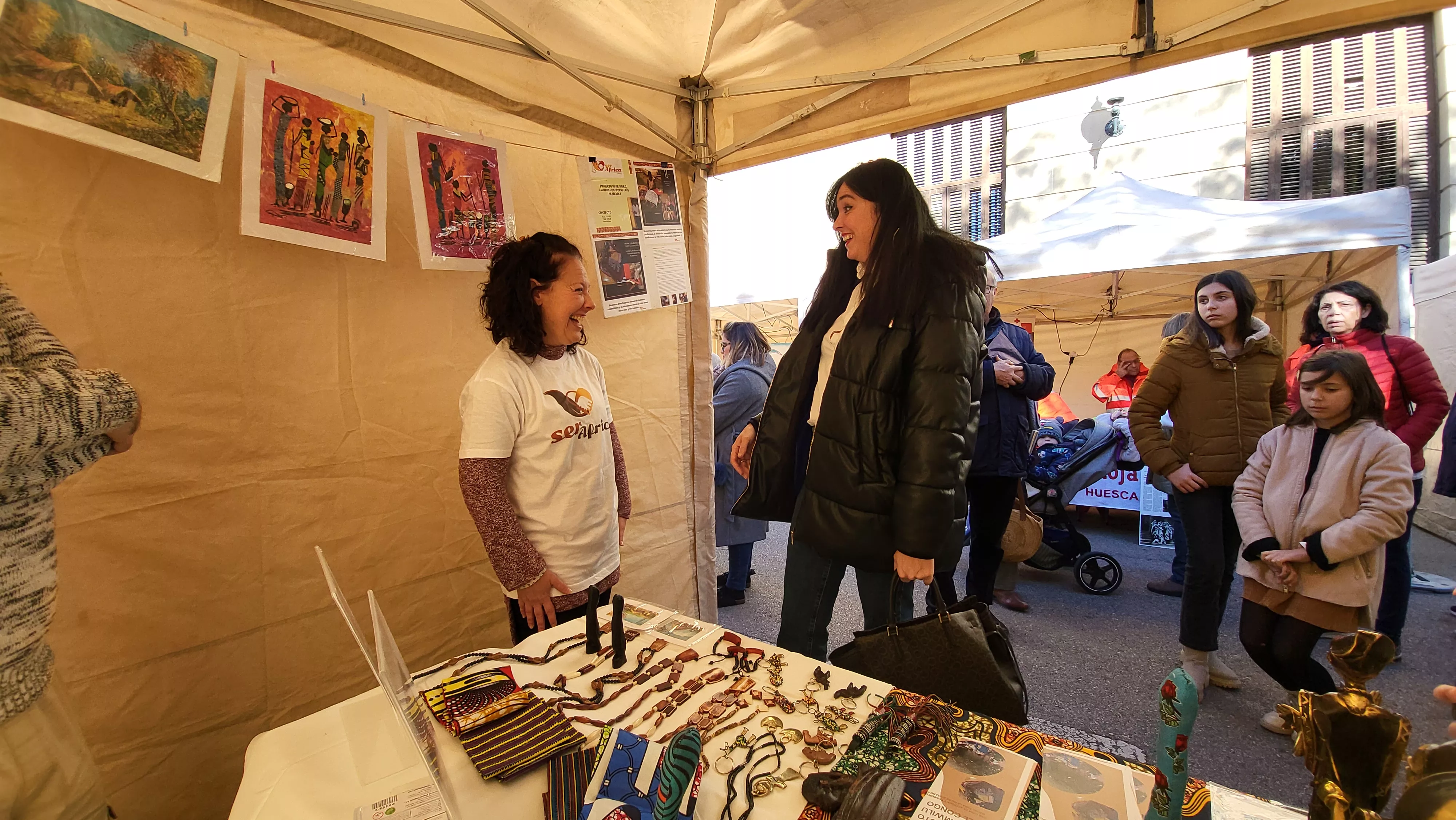 Mercado Solidario de Navidad en Huesca. Foto Mercedes Manterola