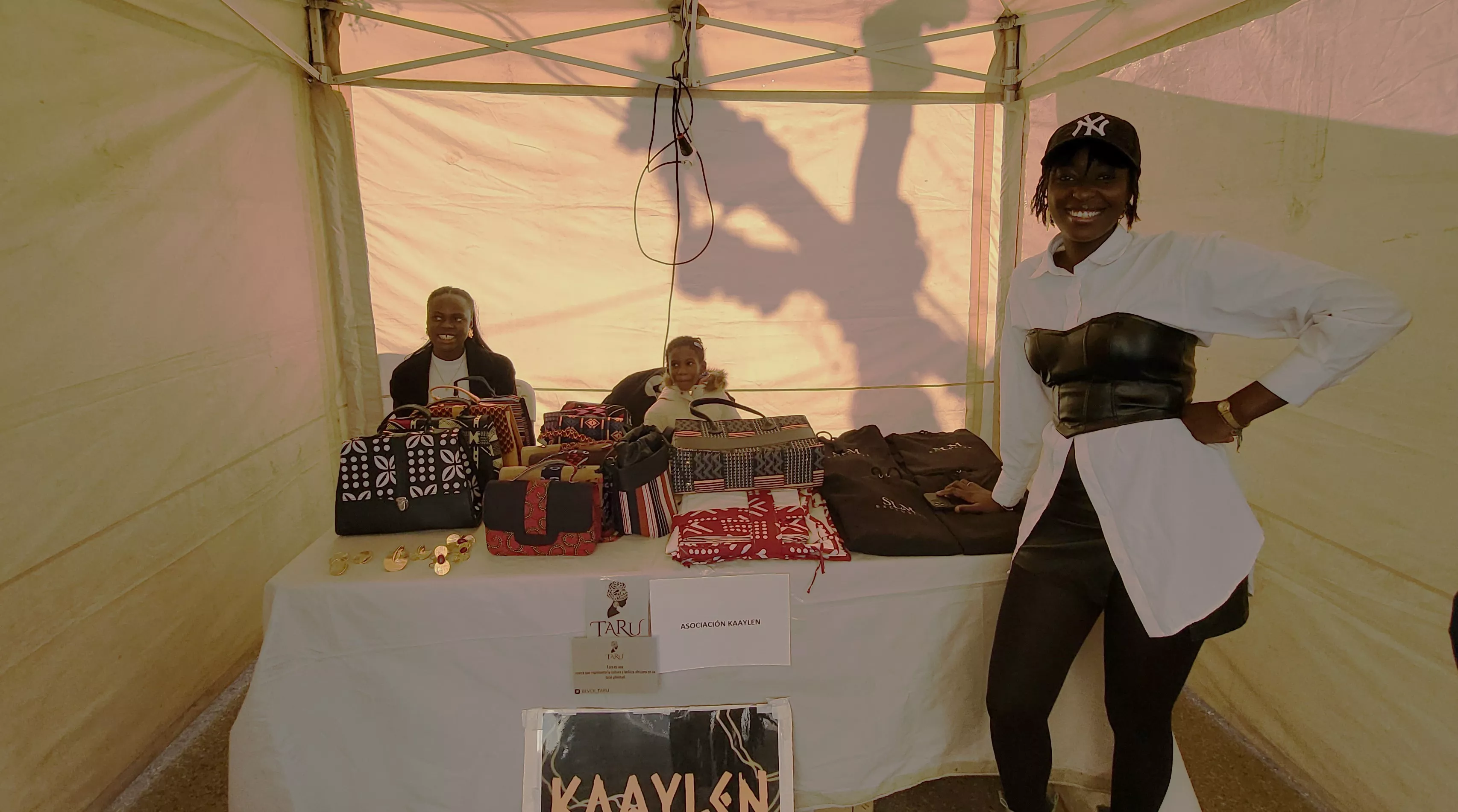 Mercado Solidario de Navidad en Huesca. Foto Mercedes Manterola