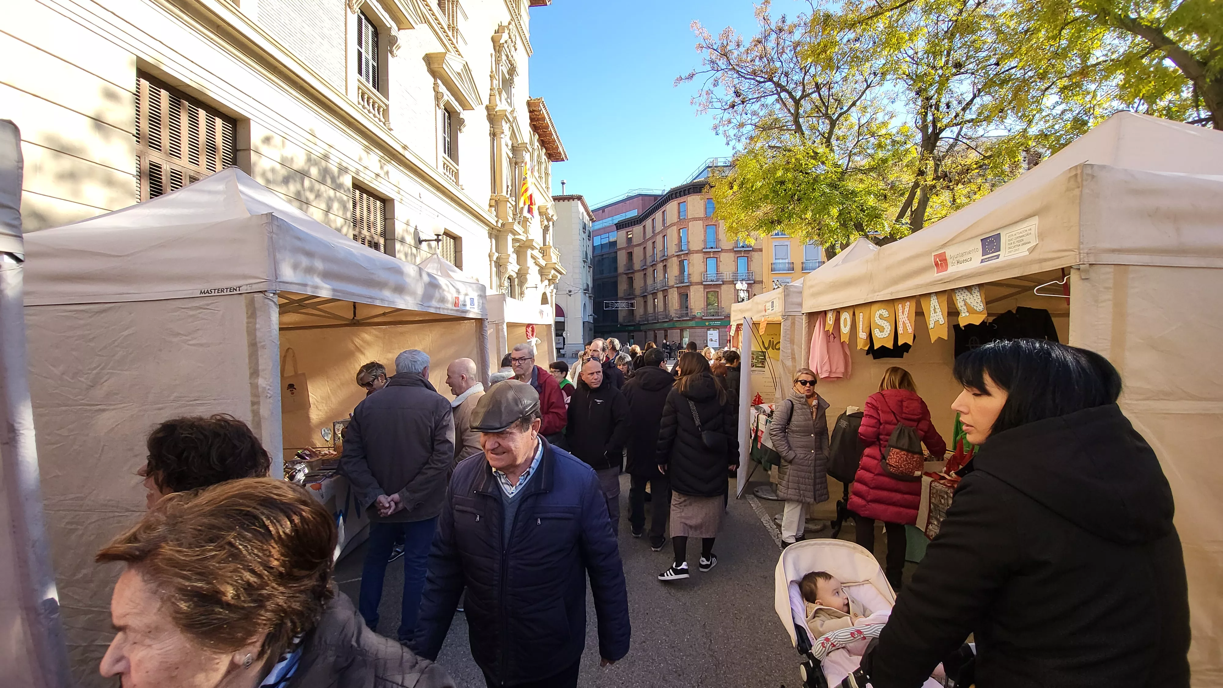 Mercado Solidario de Navidad en Huesca. Foto Mercedes Manterola