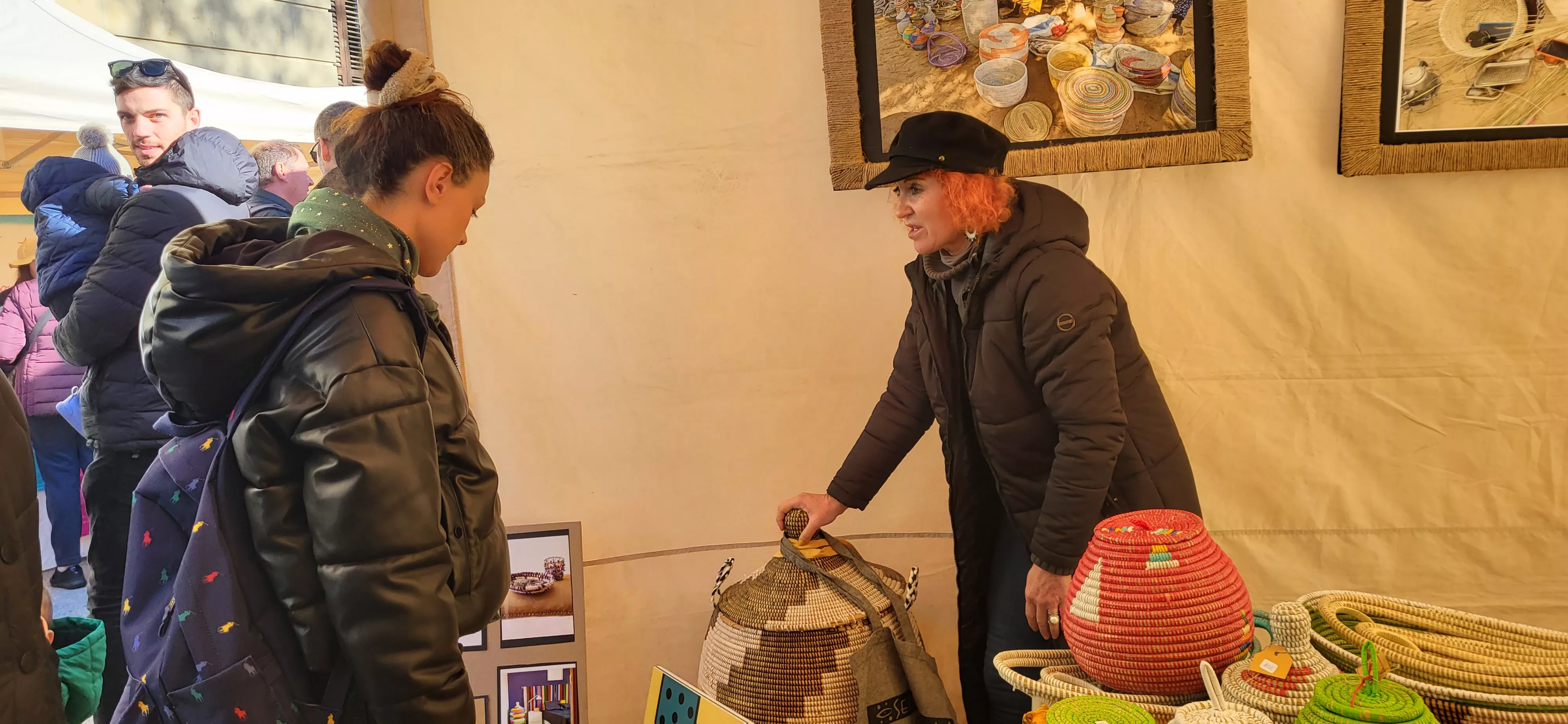 Mercado Solidario de Navidad en Huesca. Foto Mercedes Manterola