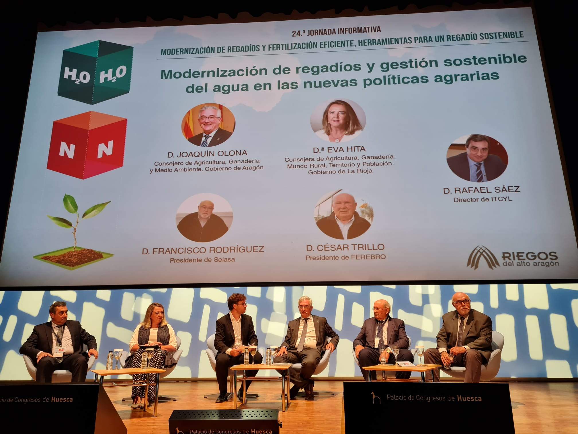 Olona, durante su participación en una mesa redonda en la jornada de Riegos del Alto Aragón Olona, durante su participación en una mesa redonda en la jornada de Riegos del Alto Aragón