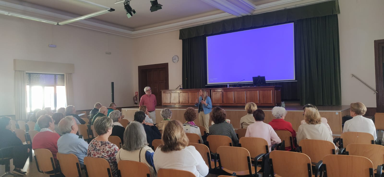 Melania Mur junto a Fernando Galán, en la clausura del acto que abre las actividades de la asociación