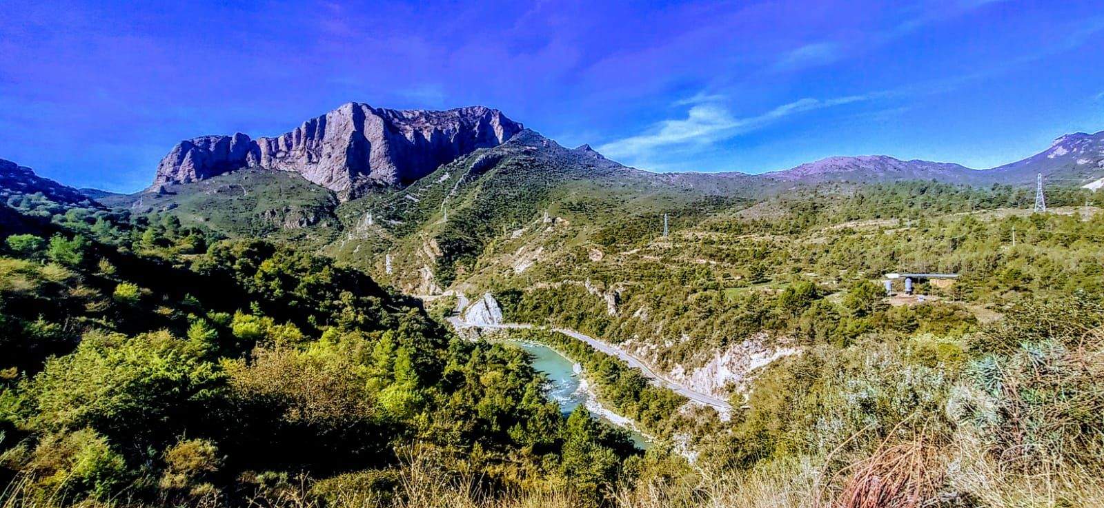 Seguimos el curso del río Gállego, en la Hoya de Huesca, a 45 kilómetros de la ciudad de Huesca. Foto Joaquín Santafé