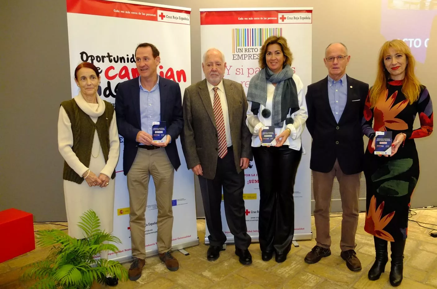 Galardonados en el acto de Cruz Roja por el Plan de Empleo en Huesca