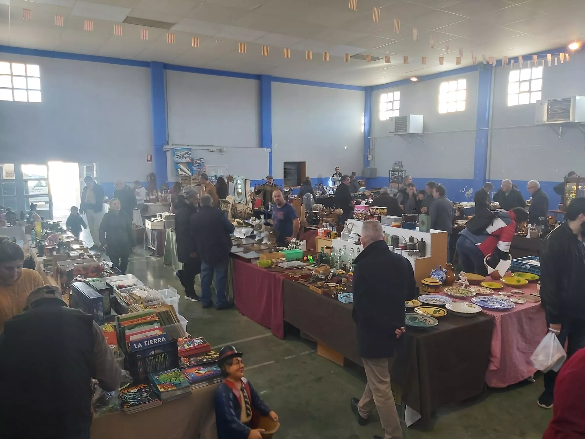 Feria de Antigüedades y Coleccionismo en el pabellón de Chimillas