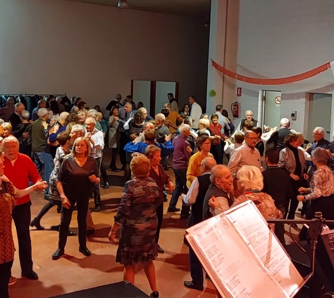 "Sácame a bailar" en el local de la Asociación de Vecinos de San Lorenzo.