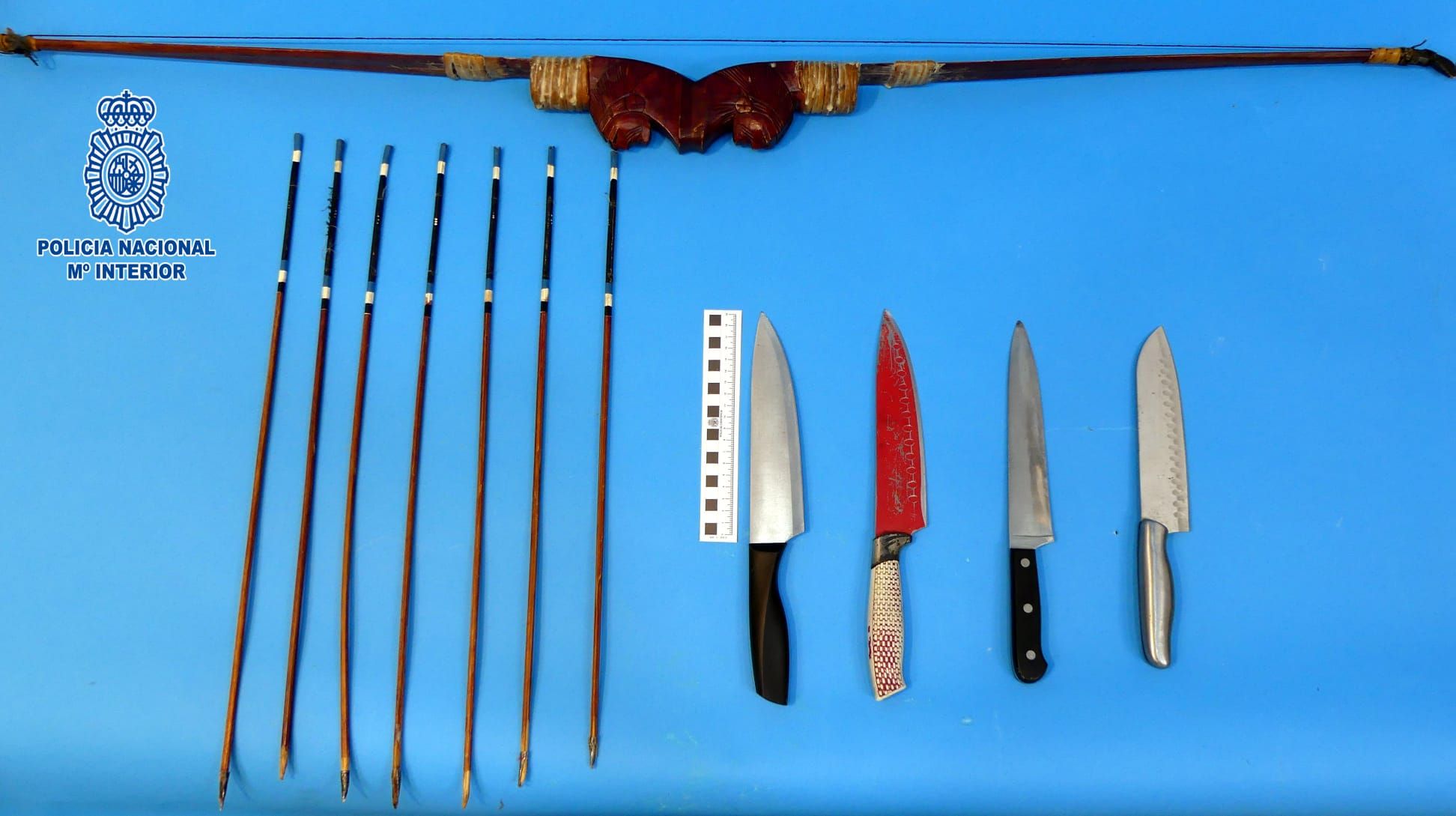 Armas intervenidas al detenido por amenazar a viandantes en Huesca